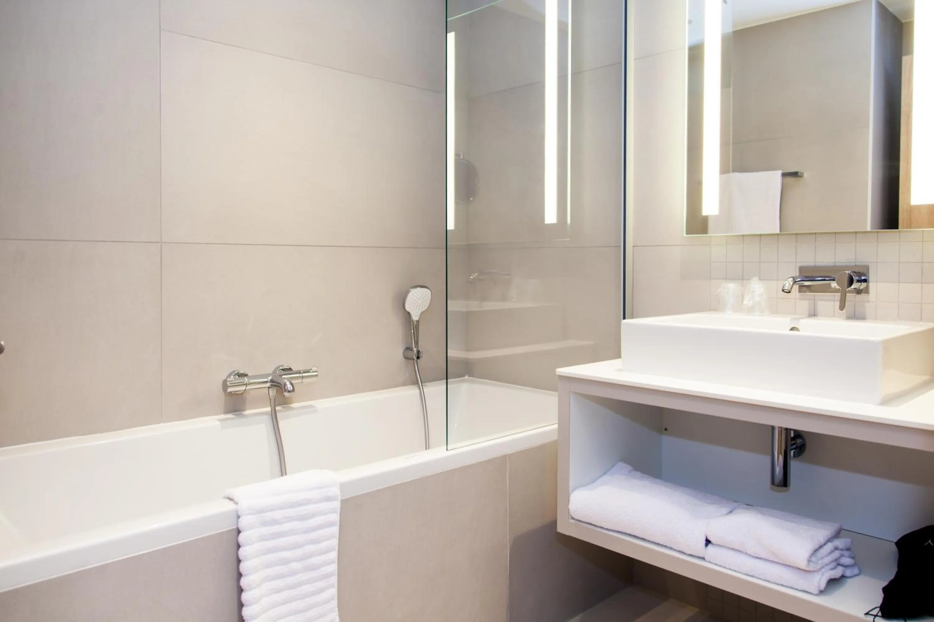 Bathroom in Logis Hotel Relais Saint Jacques - Châteauroux