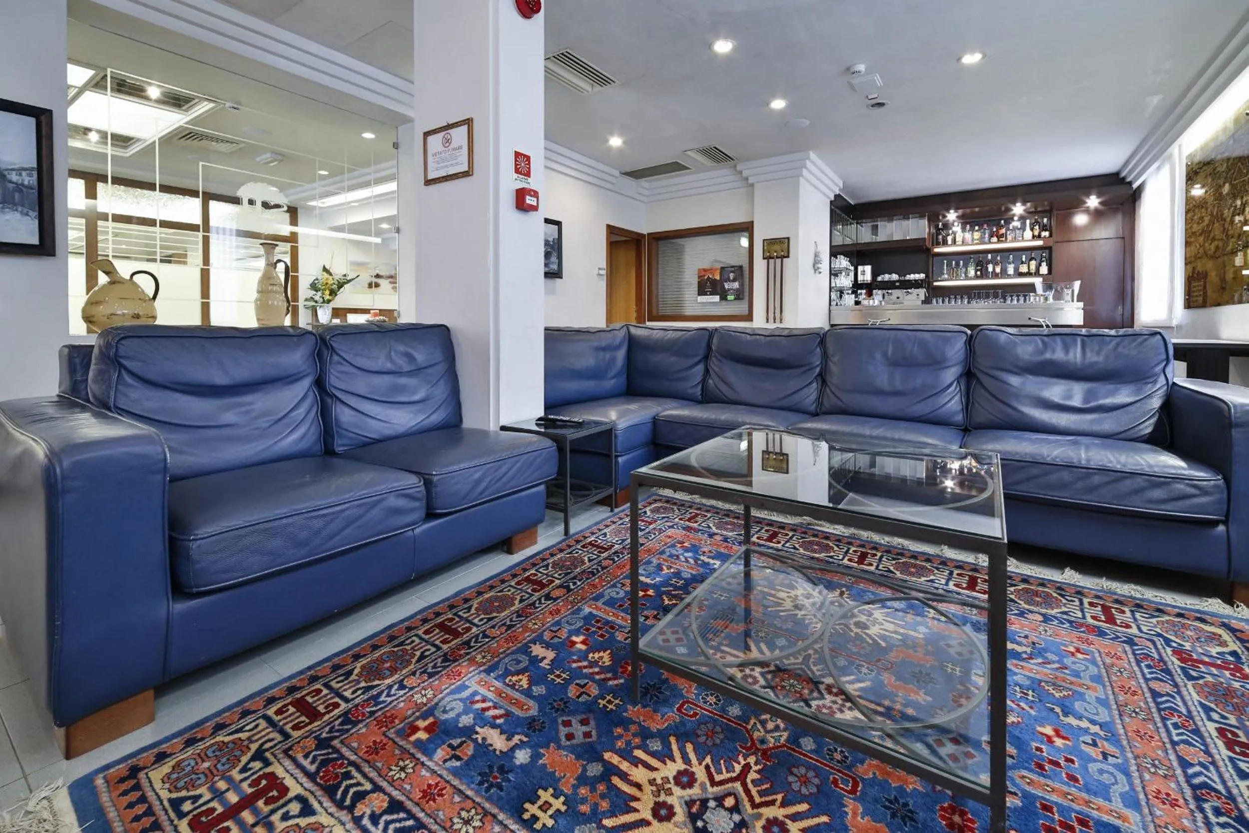 Communal lounge/ TV room in Hotel Sunset