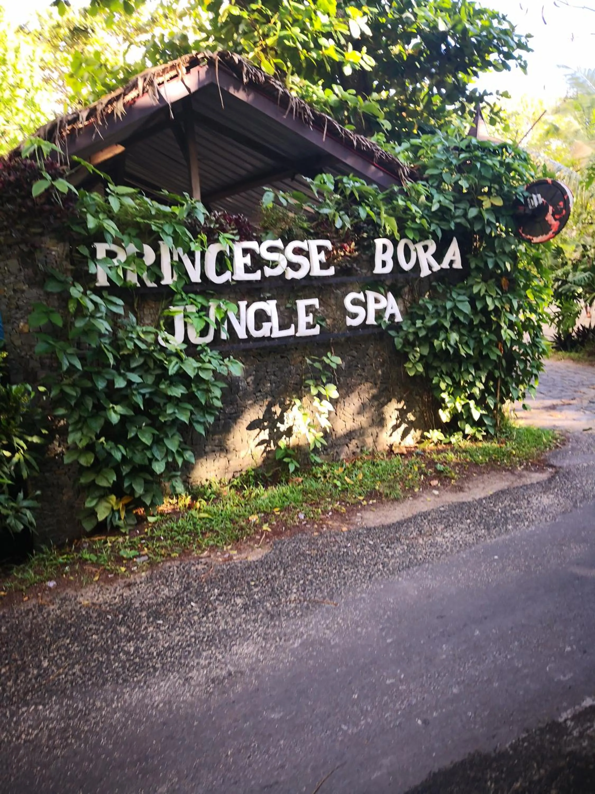 Lobby or reception in Princesse Bora Lodge & Spa