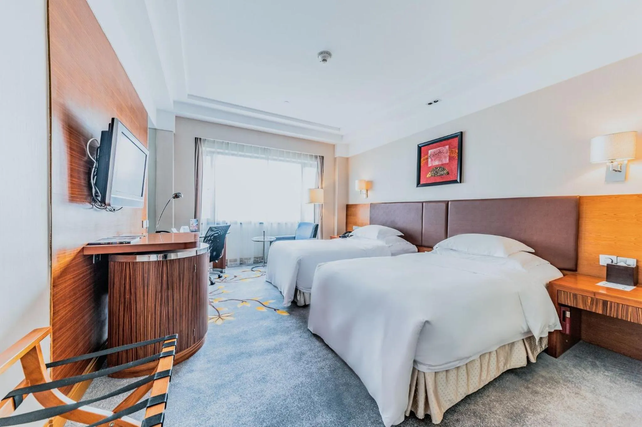 Photo of the whole room, Bed in Crowne Plaza City Center Ningbo by IHG