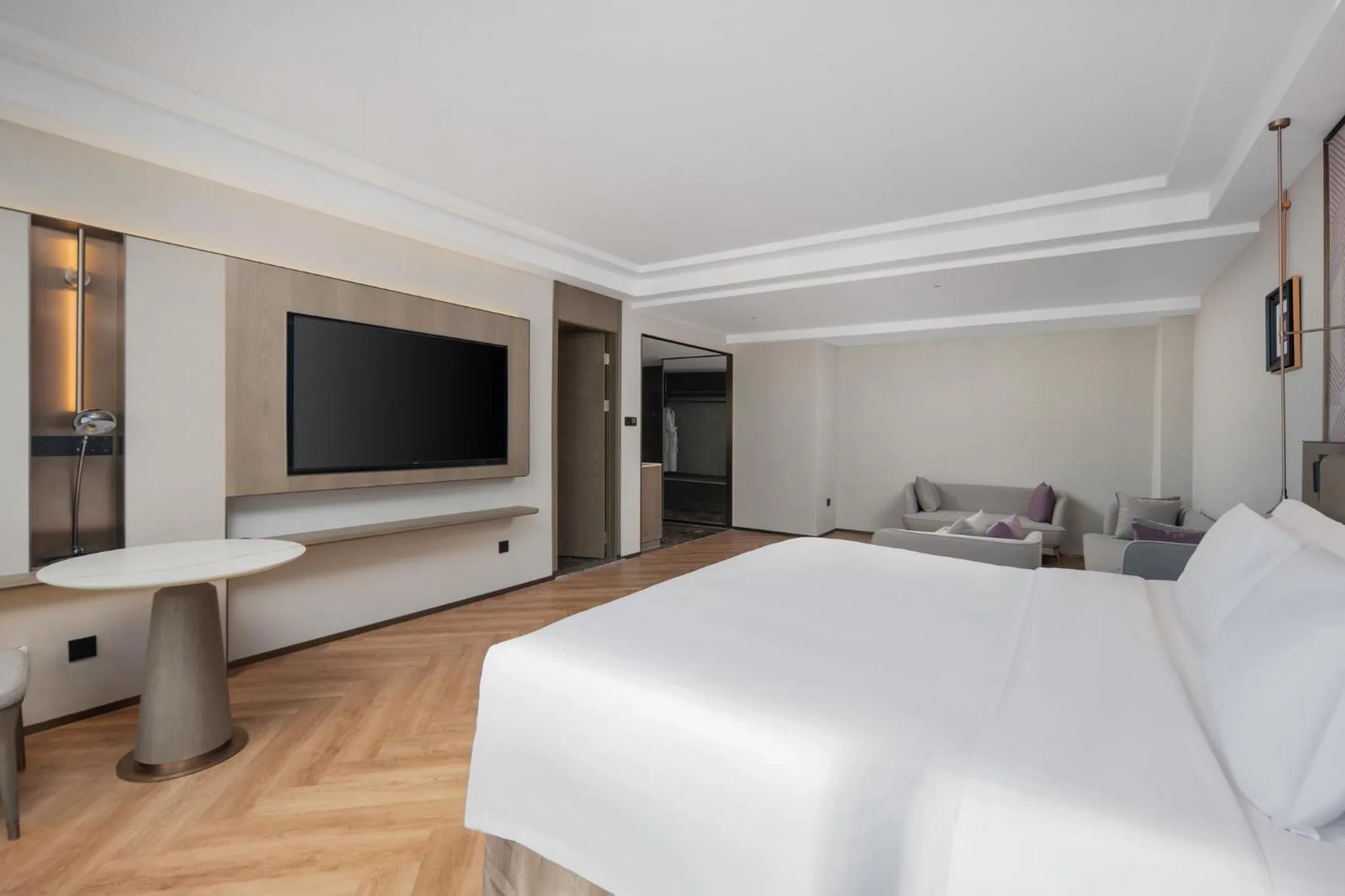 Photo of the whole room, Bed in Crowne Plaza City Center Ningbo by IHG