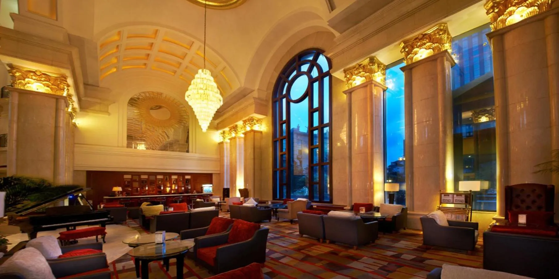 Lounge or bar in Crowne Plaza City Center Ningbo by IHG