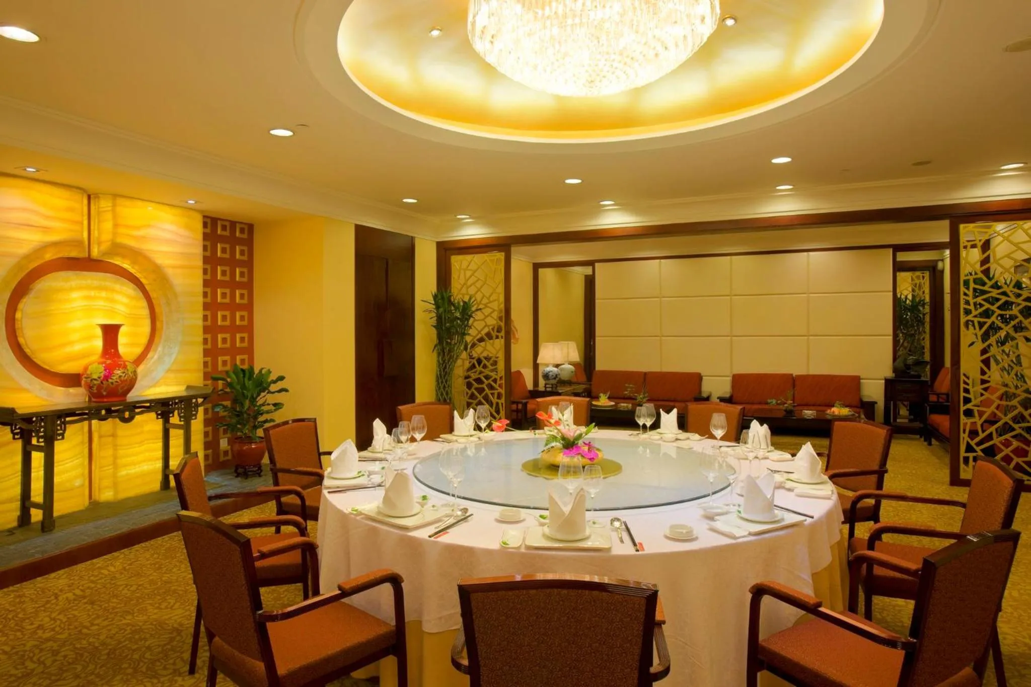 Restaurant/places to eat in Crowne Plaza City Center Ningbo by IHG