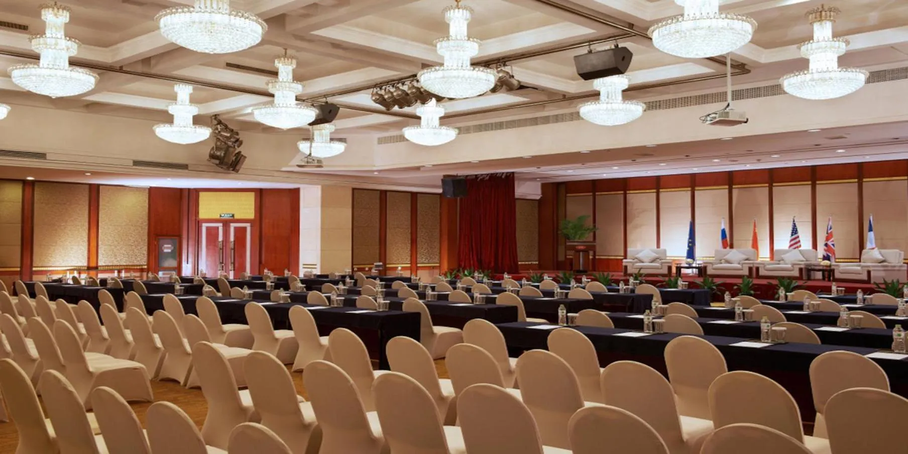 Meeting/conference room in Crowne Plaza City Center Ningbo by IHG