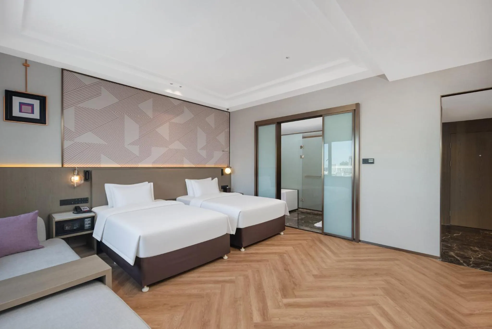 Photo of the whole room, Bed in Crowne Plaza City Center Ningbo by IHG