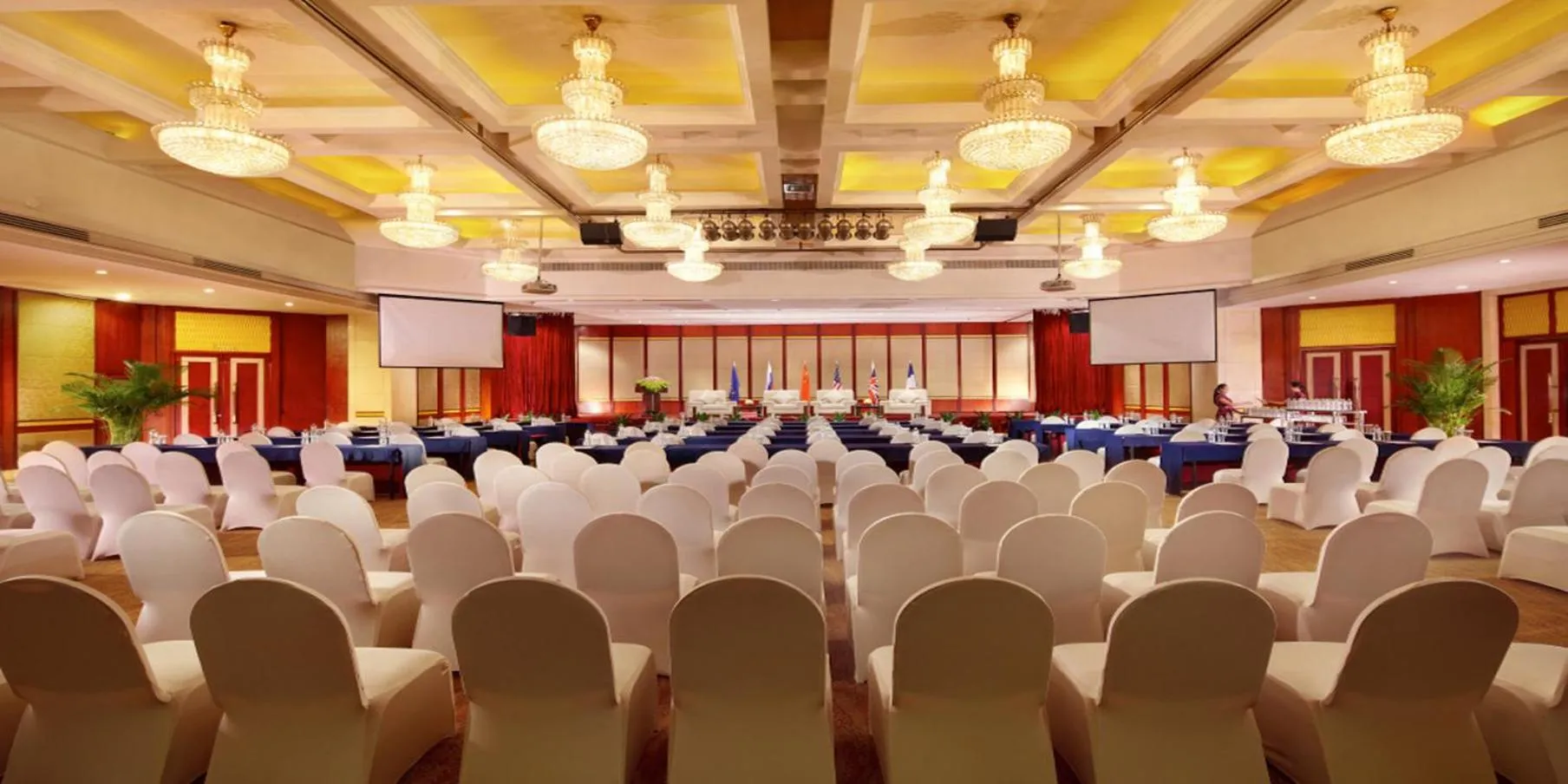 Meeting/conference room in Crowne Plaza City Center Ningbo by IHG