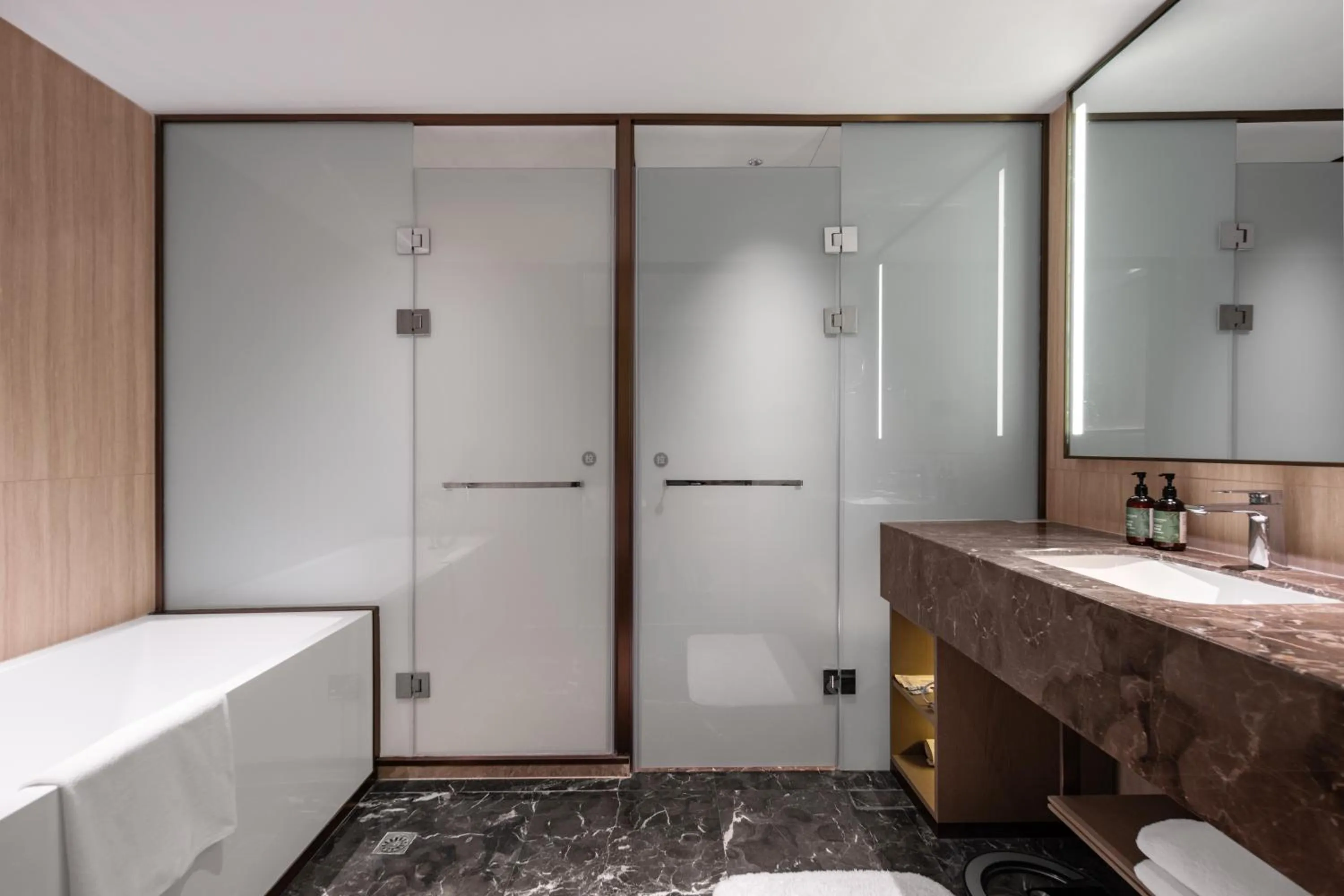 Toilet in Crowne Plaza City Center Ningbo by IHG