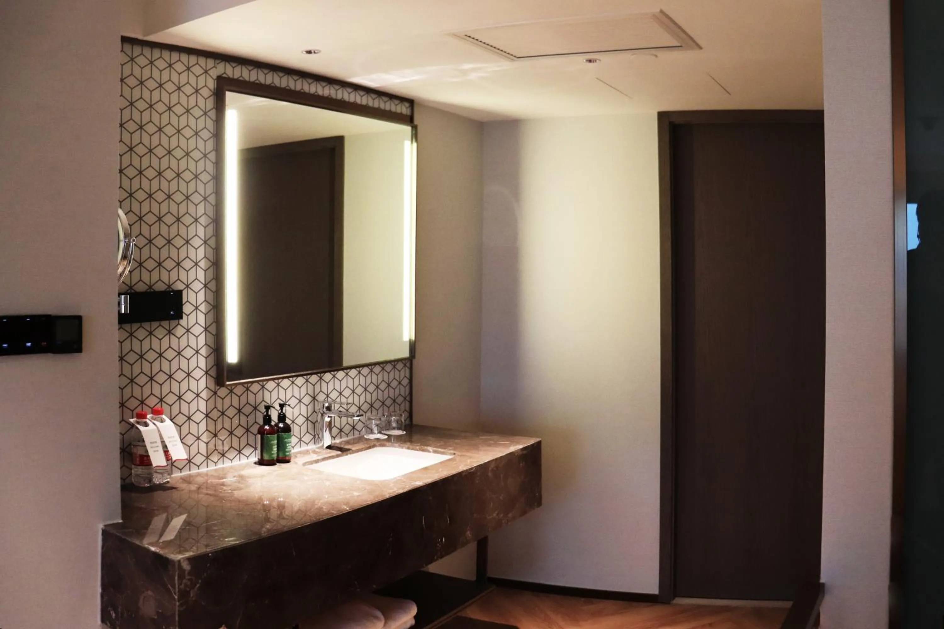 Toilet in Crowne Plaza City Center Ningbo by IHG