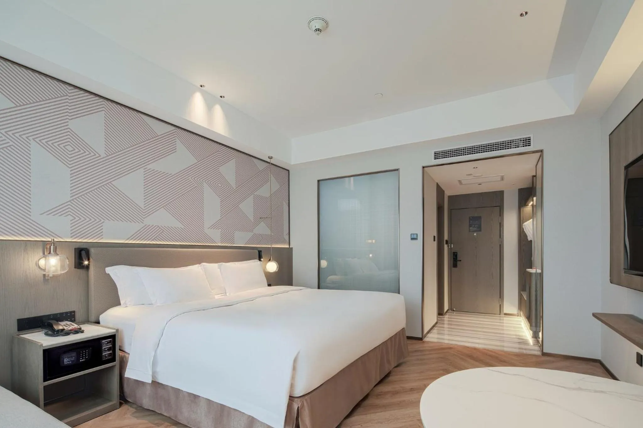 Photo of the whole room, Bed in Crowne Plaza City Center Ningbo by IHG