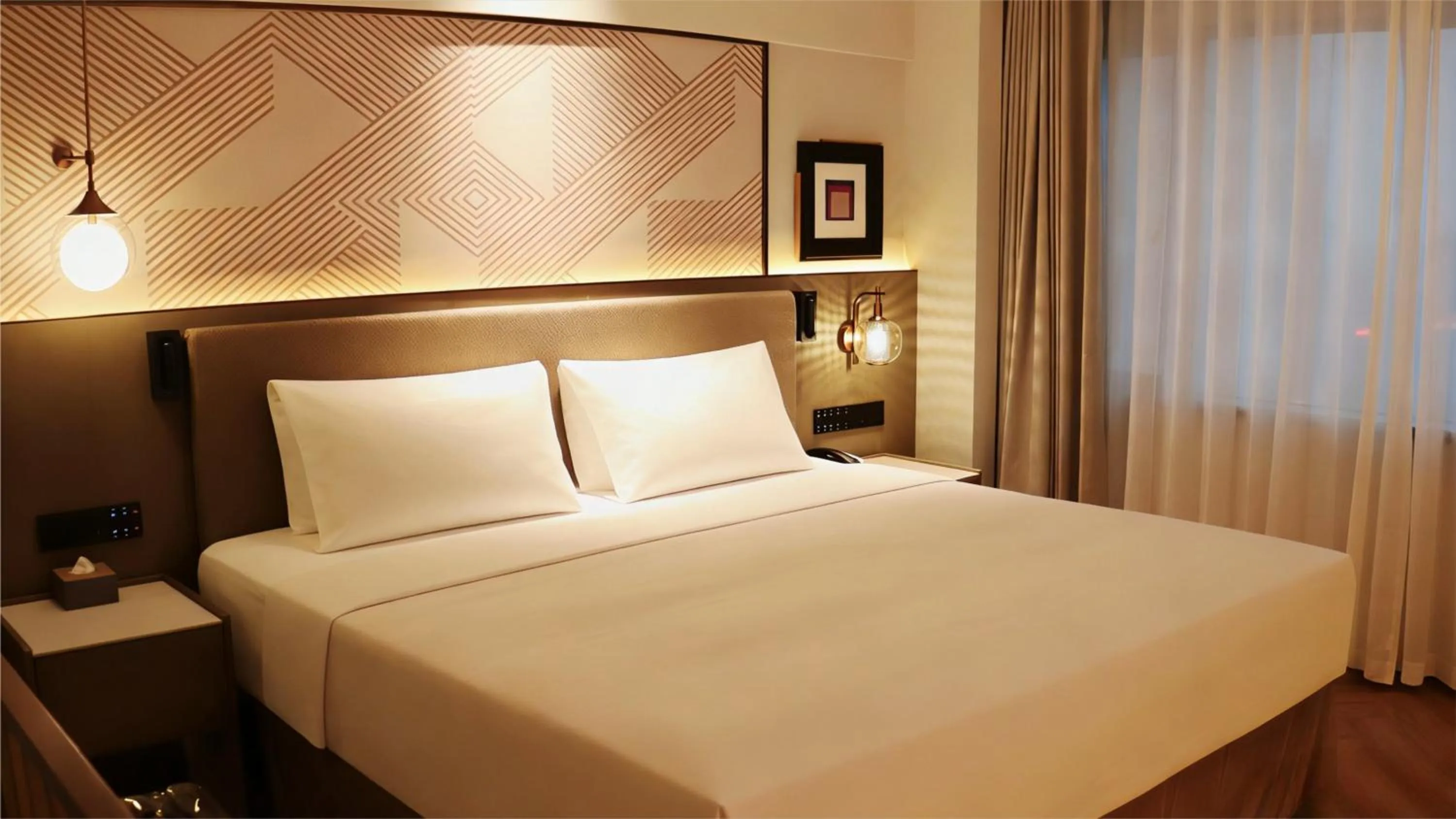 Photo of the whole room, Bed in Crowne Plaza City Center Ningbo by IHG