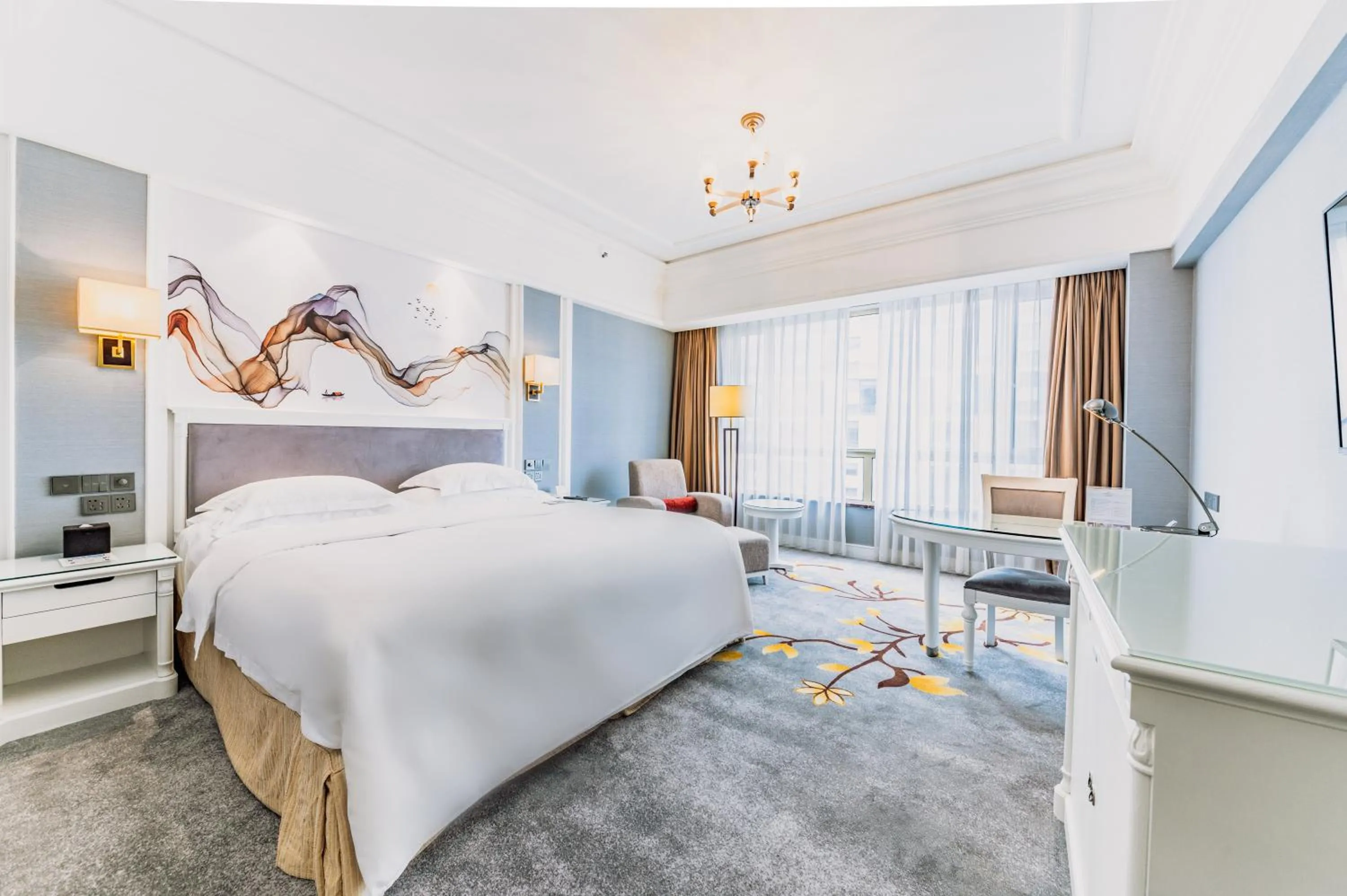 Photo of the whole room, Bed in Crowne Plaza City Center Ningbo by IHG