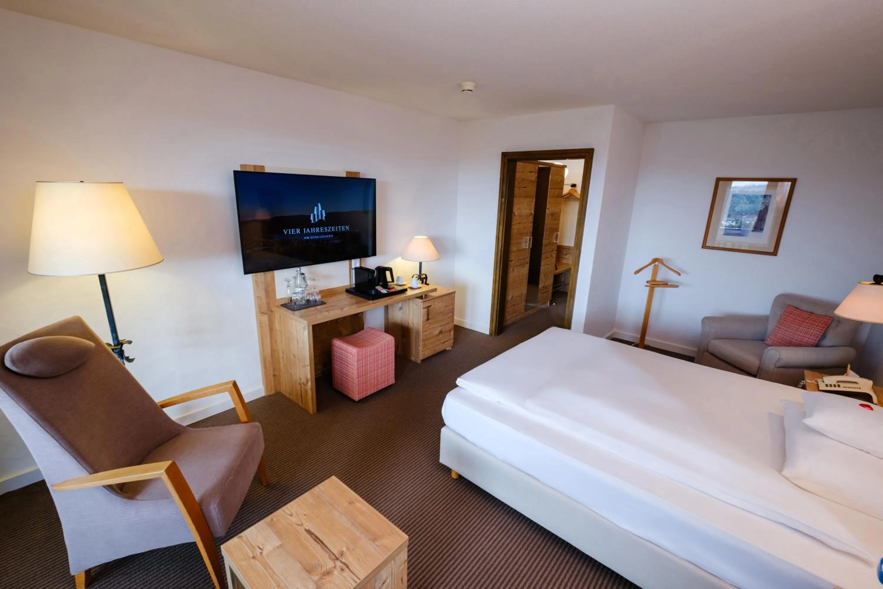 Photo of the whole room, Bed in Hotel Vier Jahreszeiten am Schluchsee