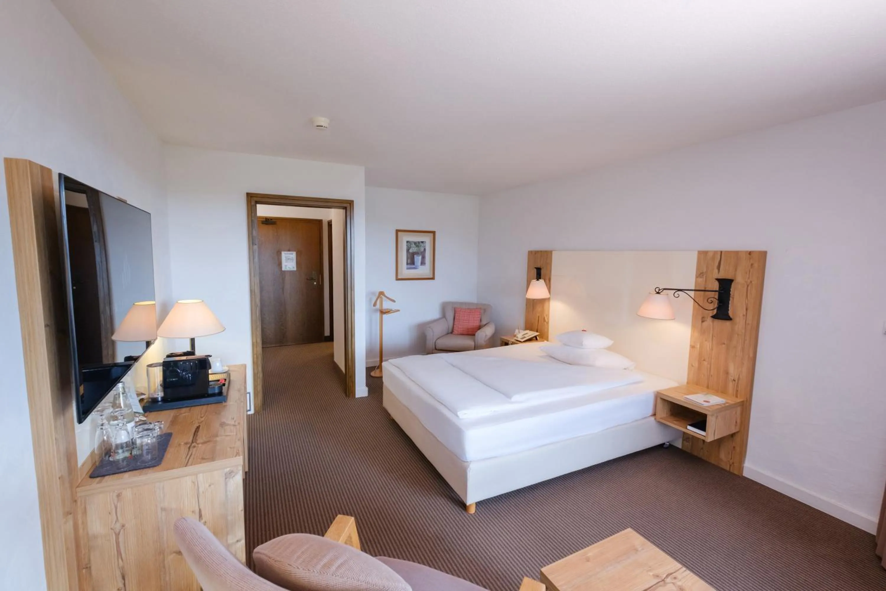 Photo of the whole room, Bed in Hotel Vier Jahreszeiten am Schluchsee