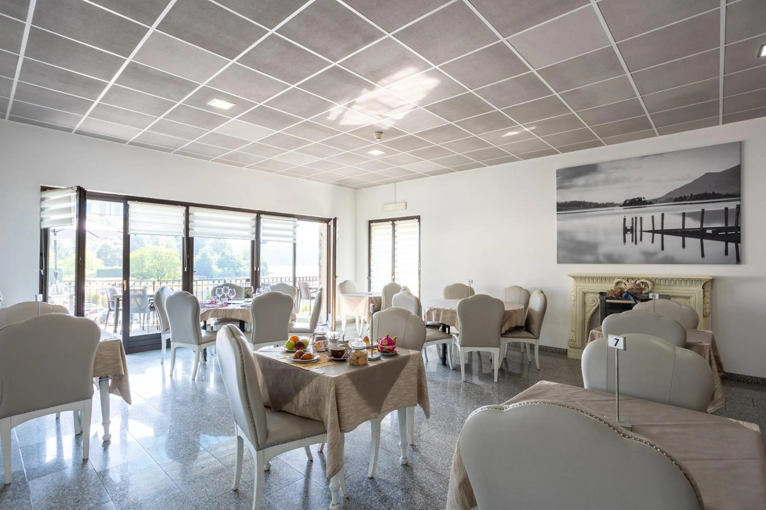 Restaurant/places to eat in Hotel Fontaine Bleue