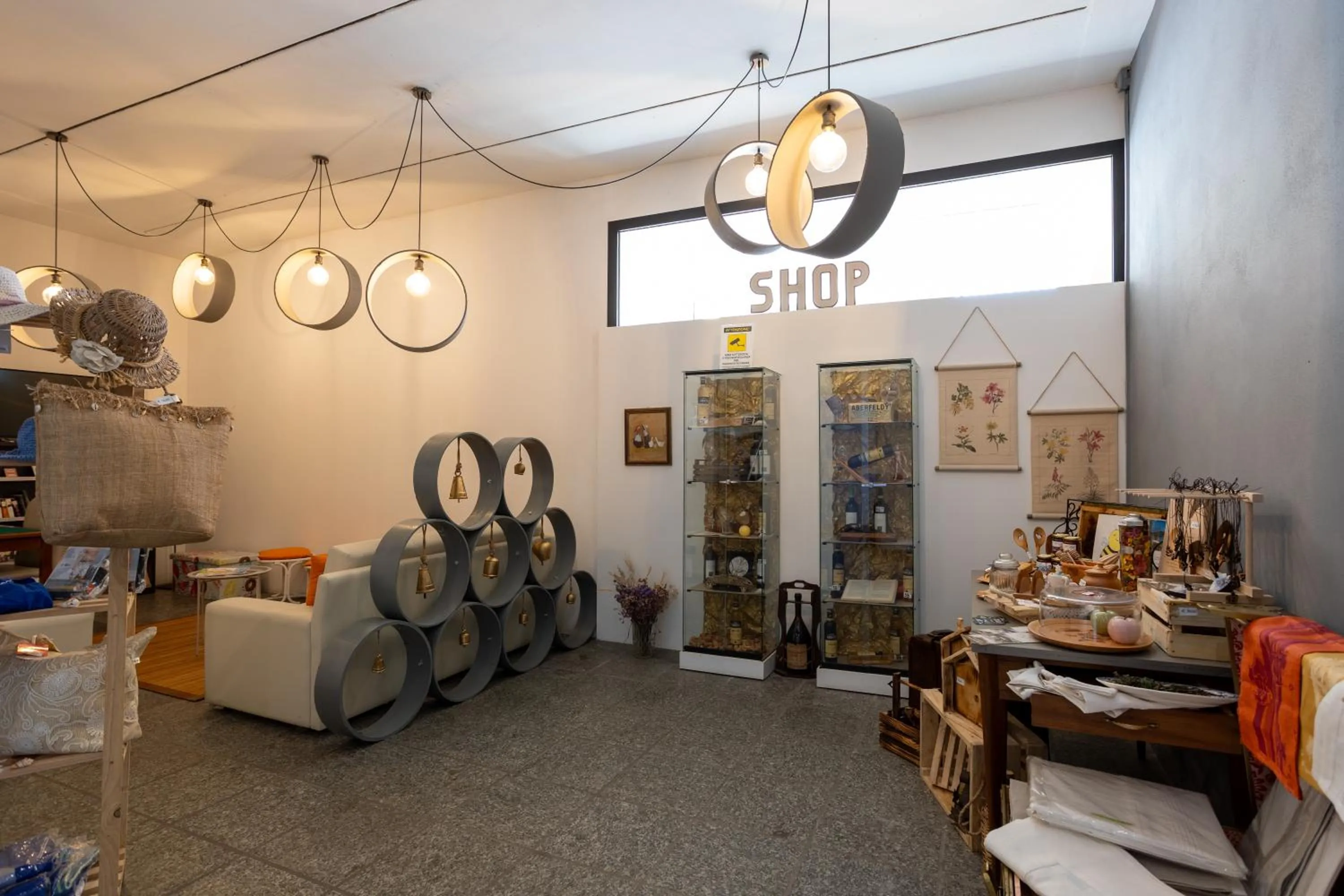 Communal lounge/ TV room in Hotel Fontaine Bleue