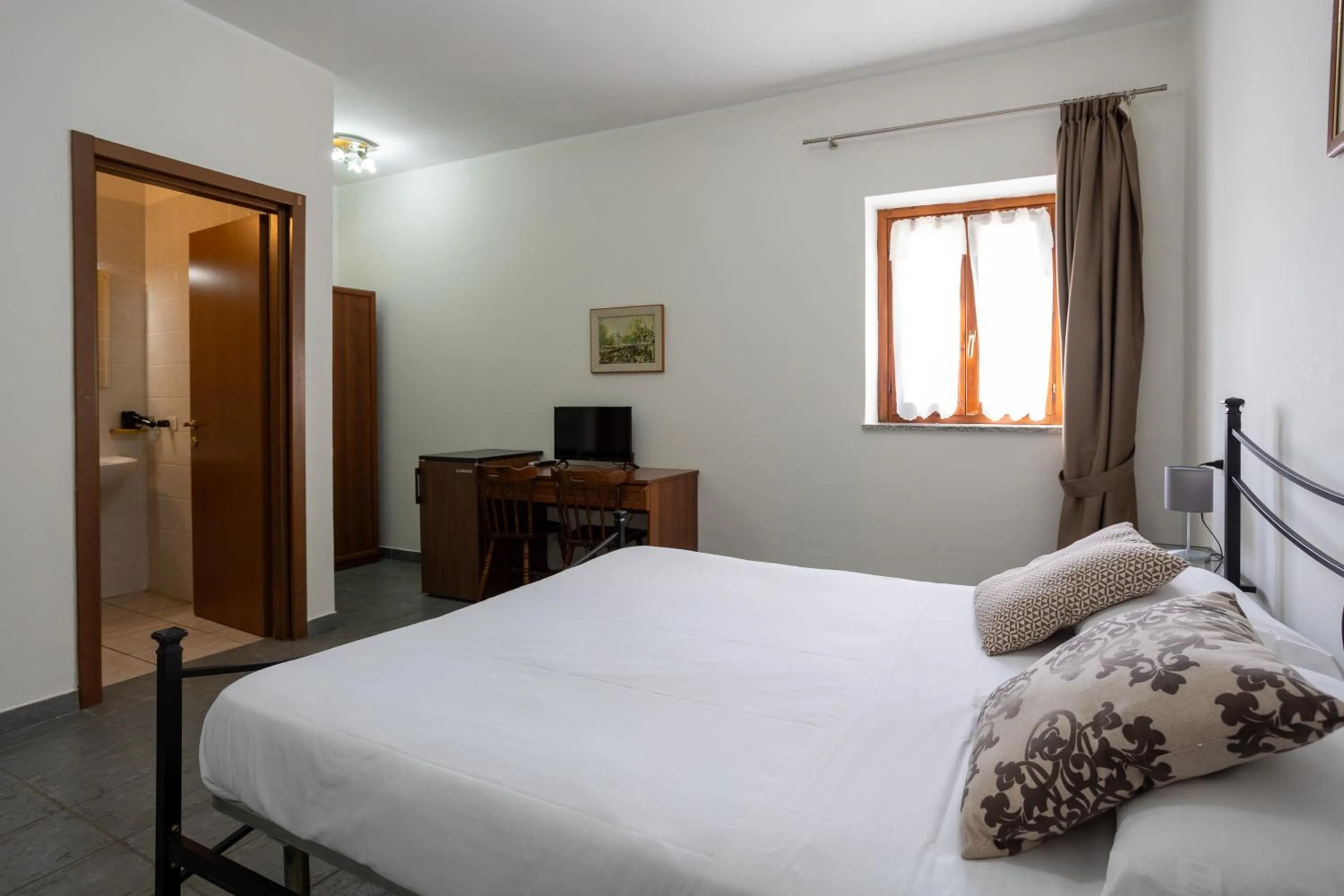 Bed in Hotel Fontaine Bleue