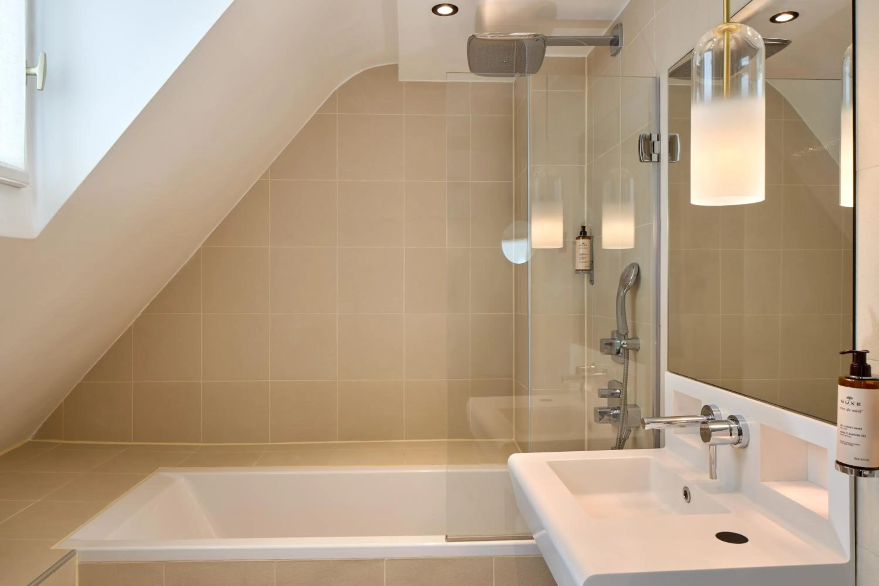 Bathroom in Hotel Elysée Secret