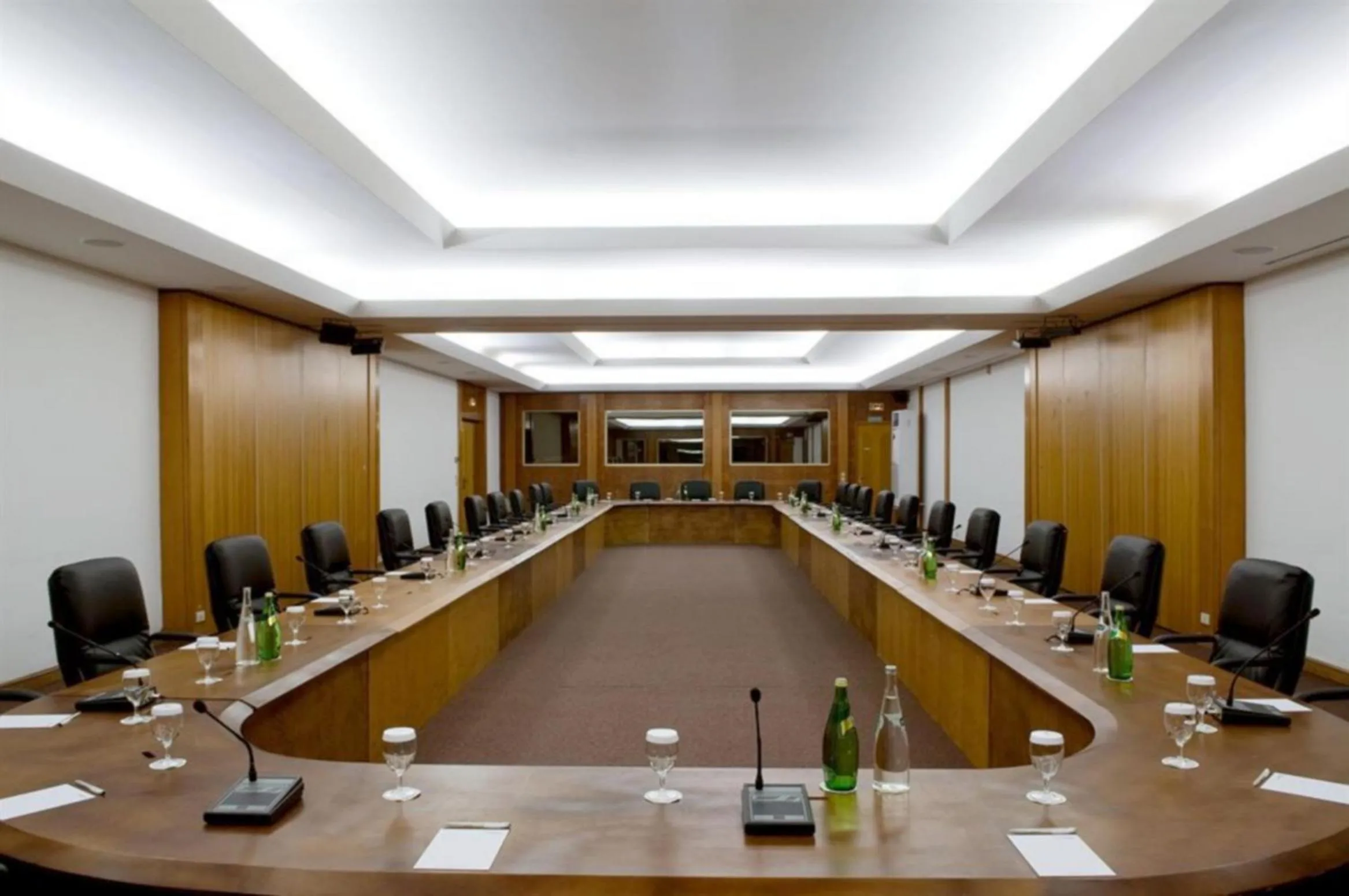 Business facilities in King Fahd Palace Hotel