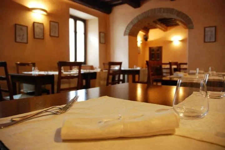 Restaurant/places to eat in Locanda Le Logge