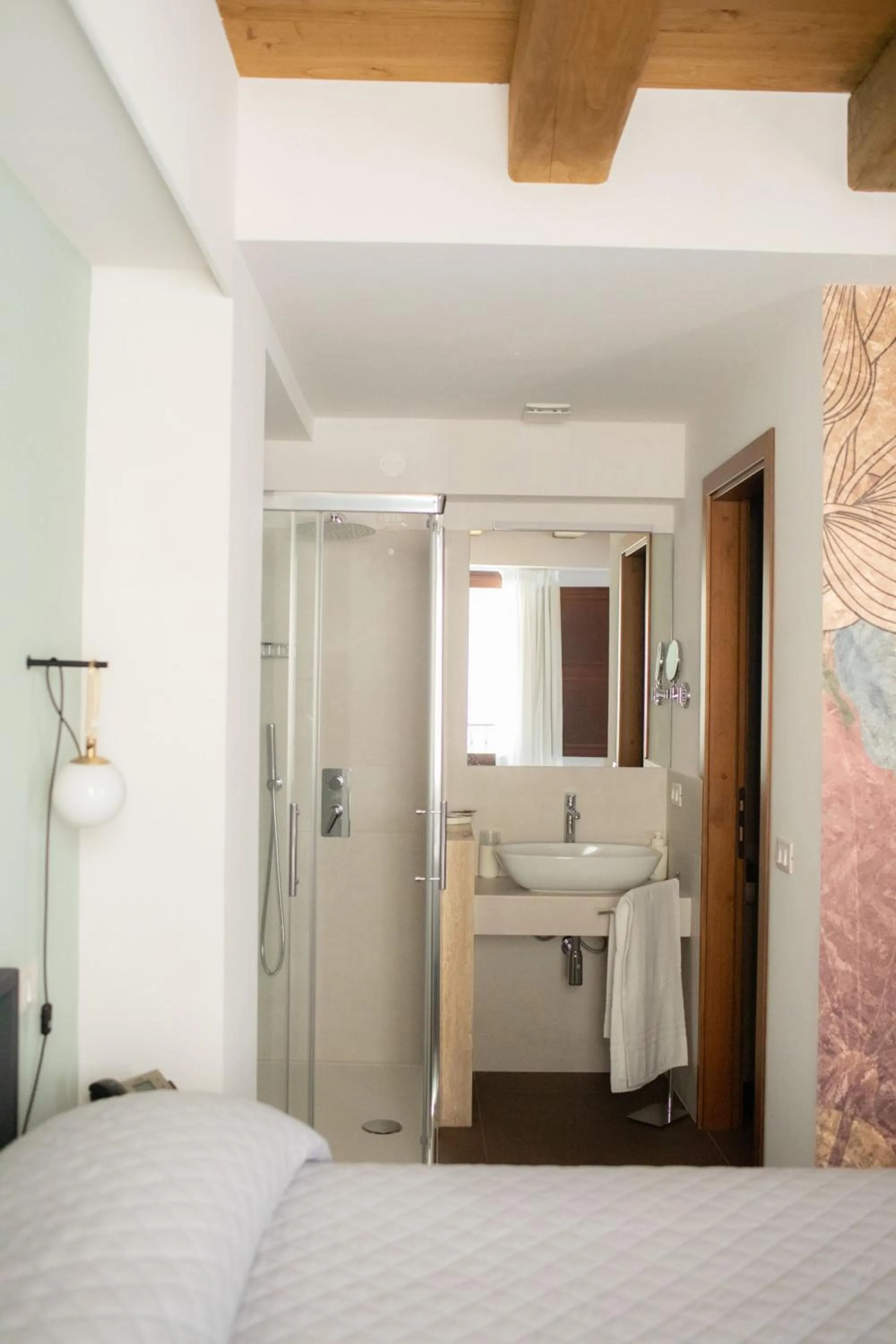 Shower, Bed in Locanda Le Logge