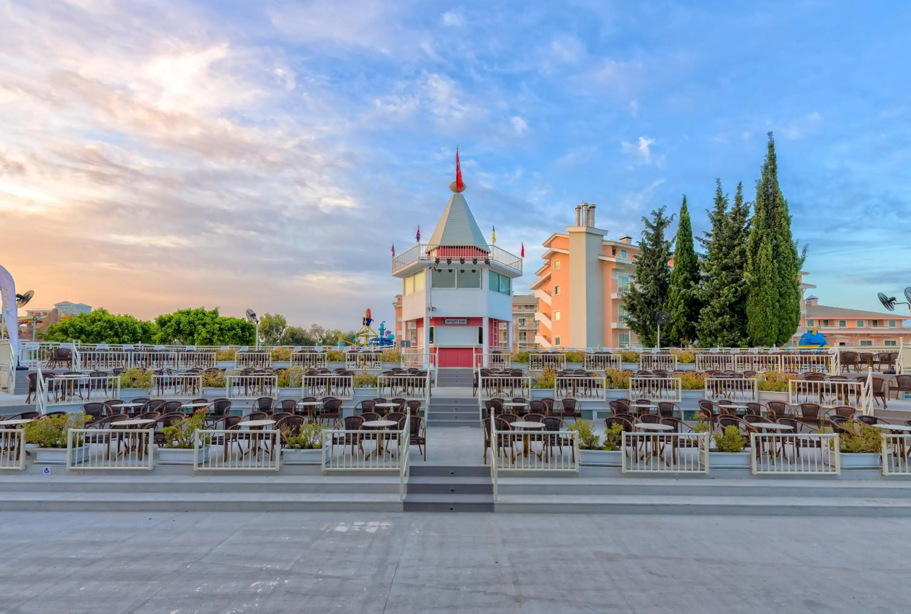 Evening entertainment in Innvista Hotels Belek