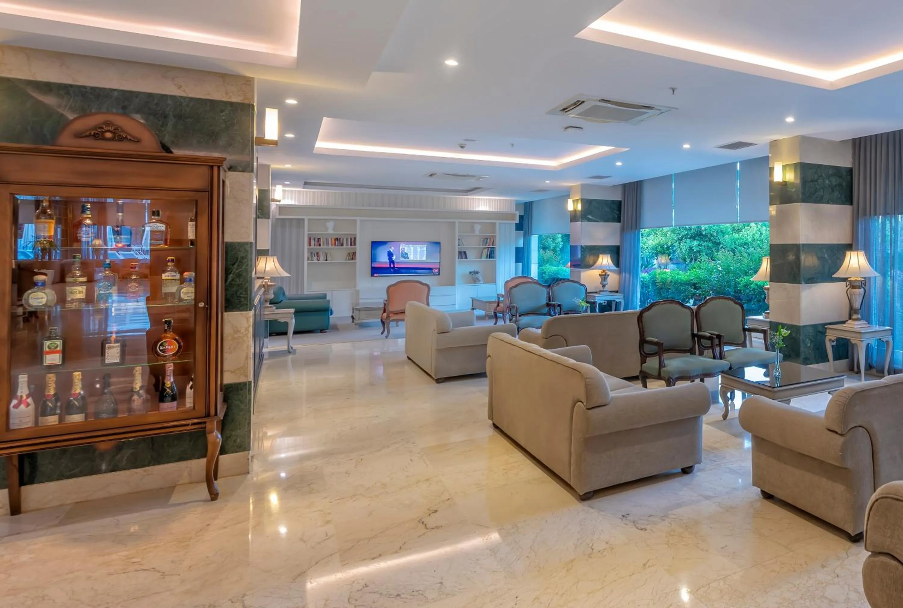 Communal lounge/ TV room in Innvista Hotels Belek