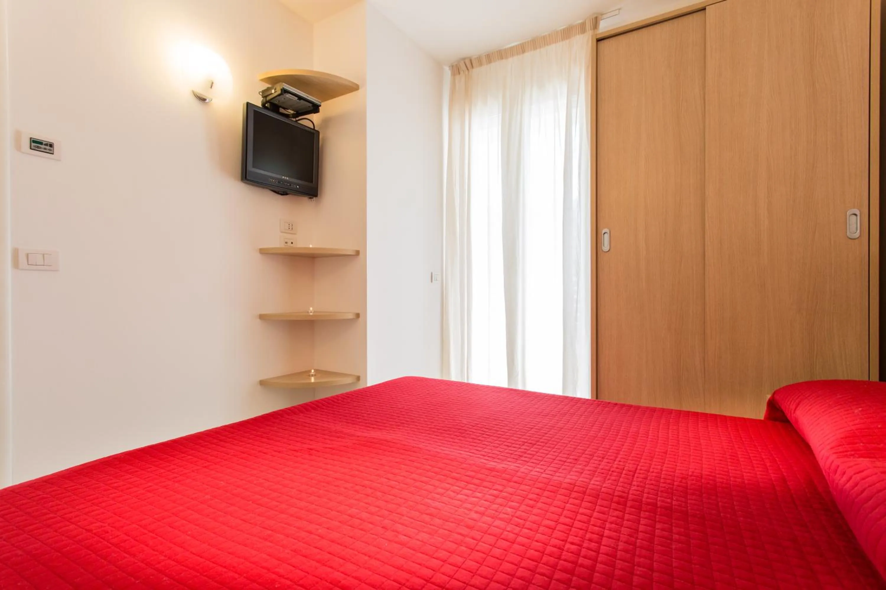 Bedroom, Bed in Wally Residence