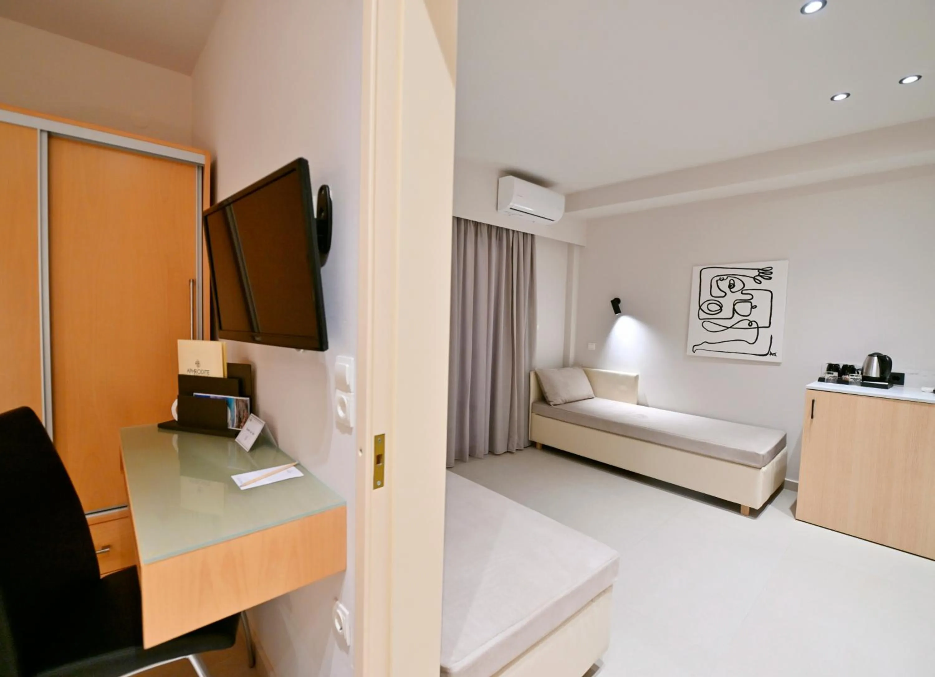 TV and multimedia, Bed in Aphrodite Beach