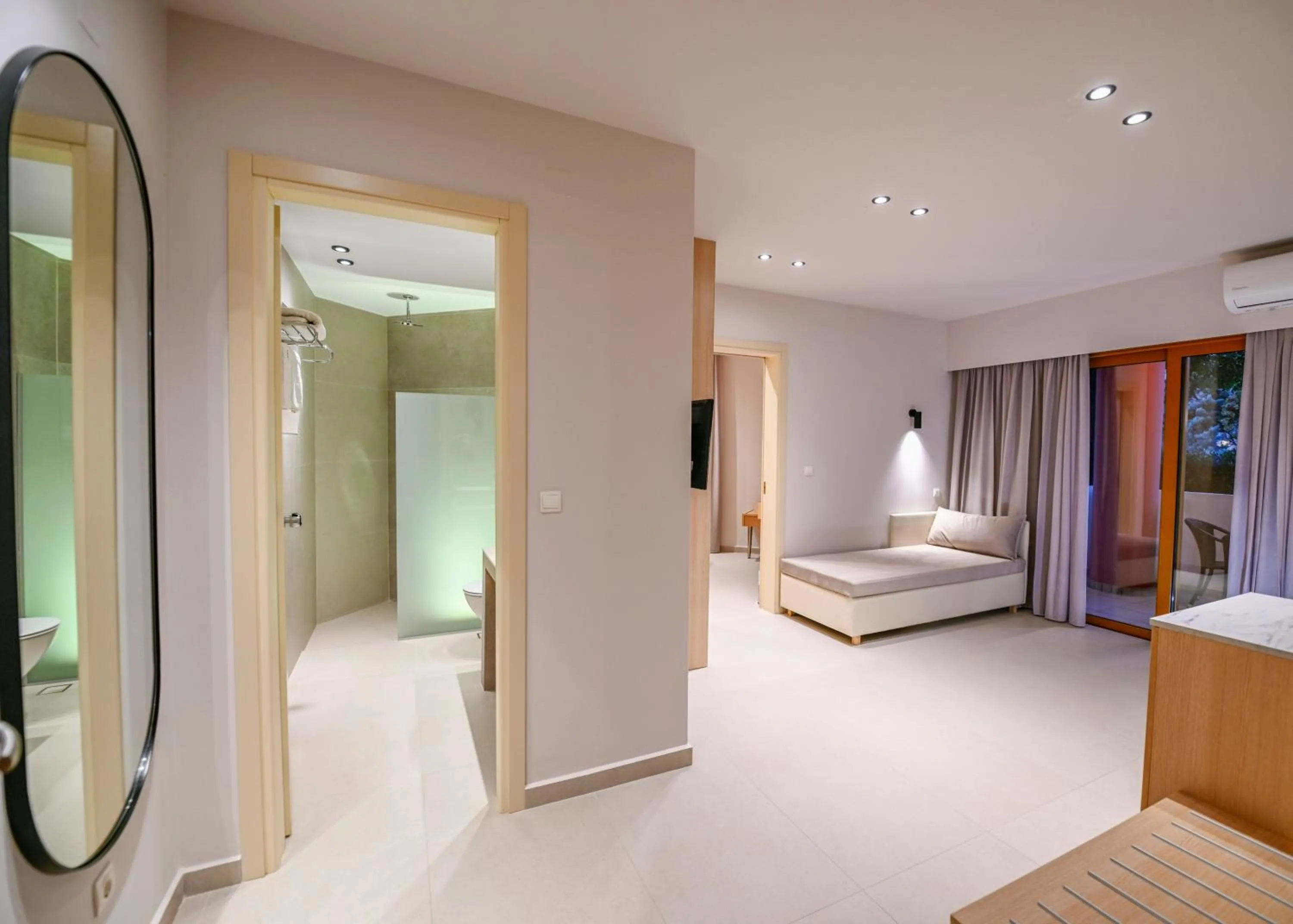 Photo of the whole room, Bed in Aphrodite Beach