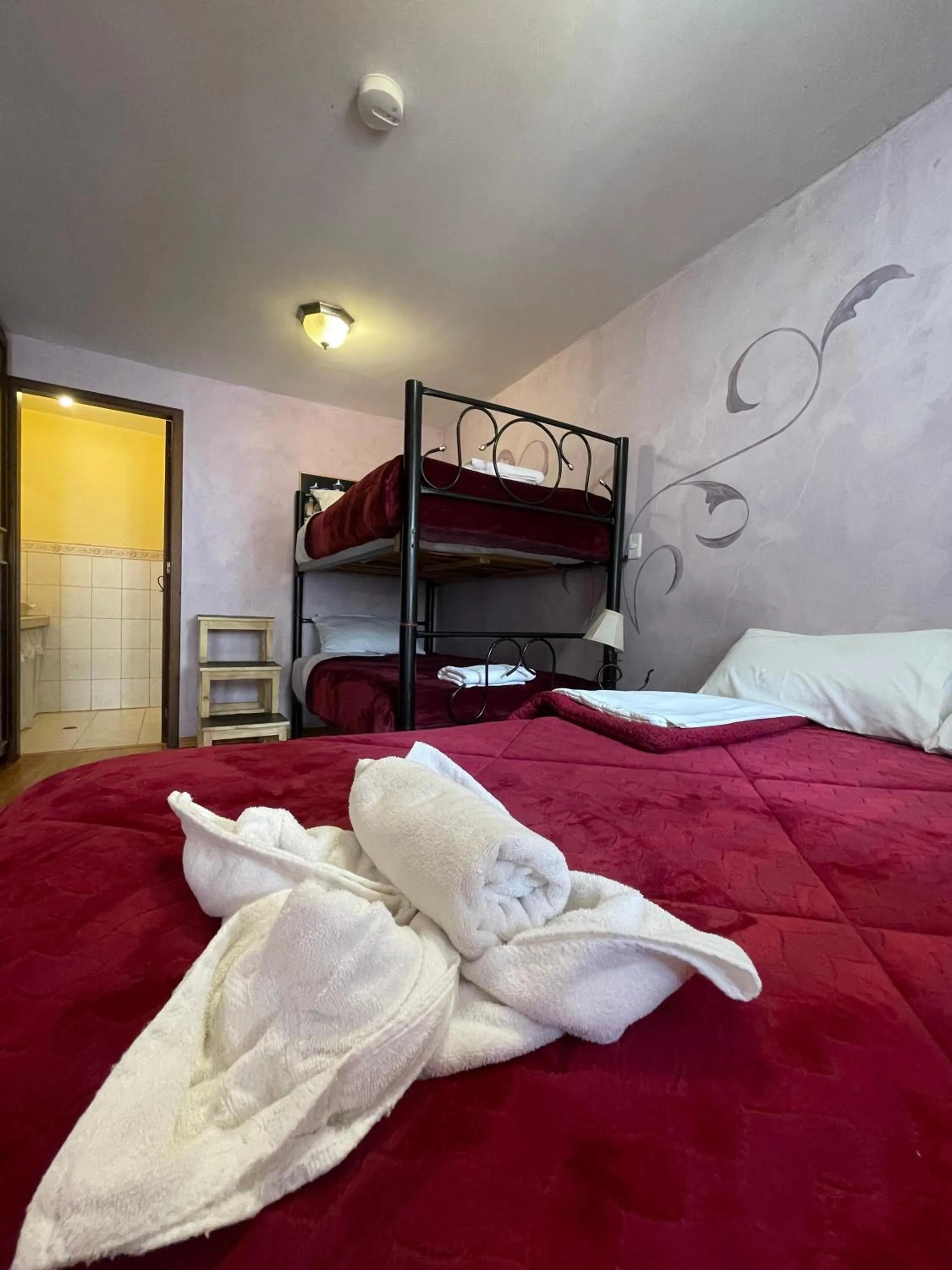 Photo of the whole room, Bed in Golden Rest Latacunga