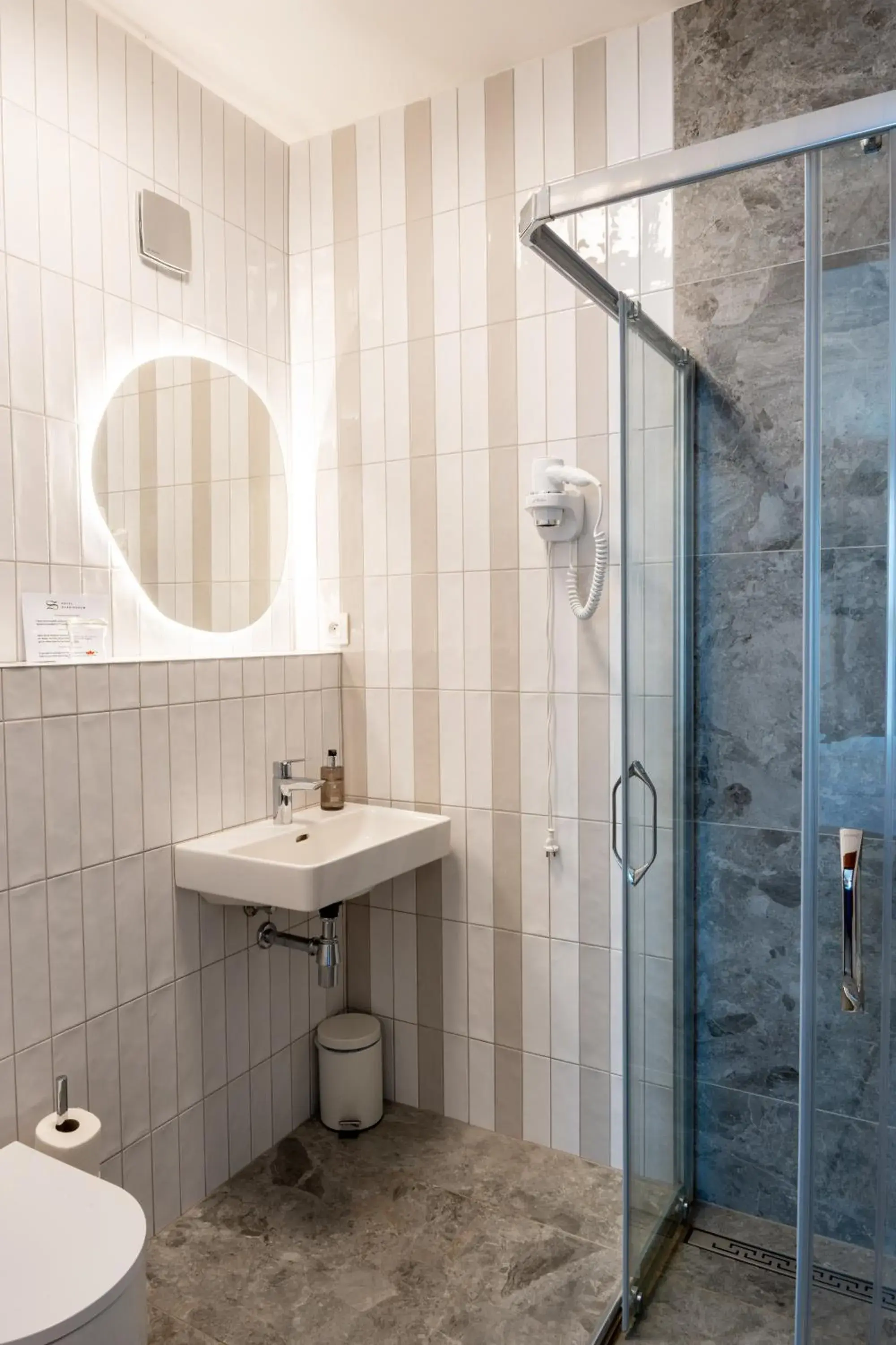 Triple Room - single occupancy in Hotel Sharingham Triple Room - single occupancy in Hotel Sharingham