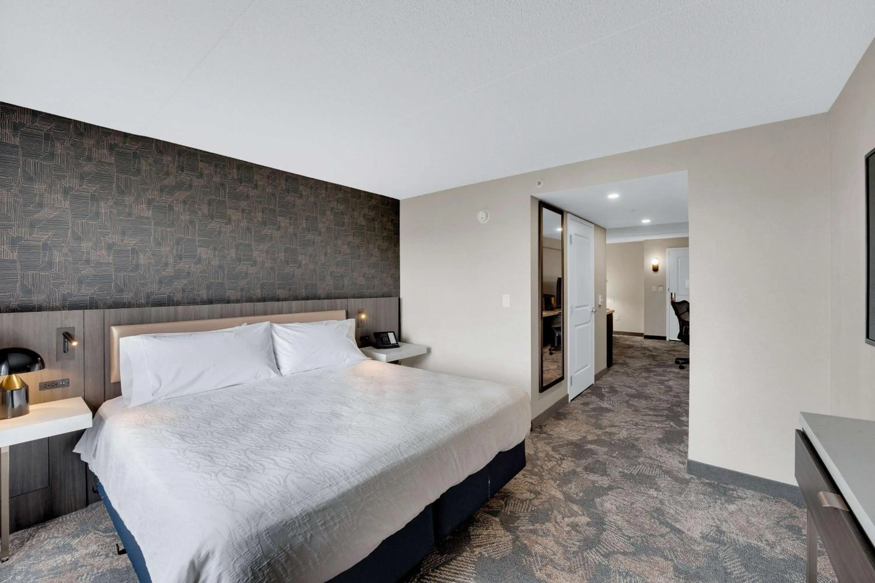 Bed in Hilton Garden Inn Toronto/Brampton