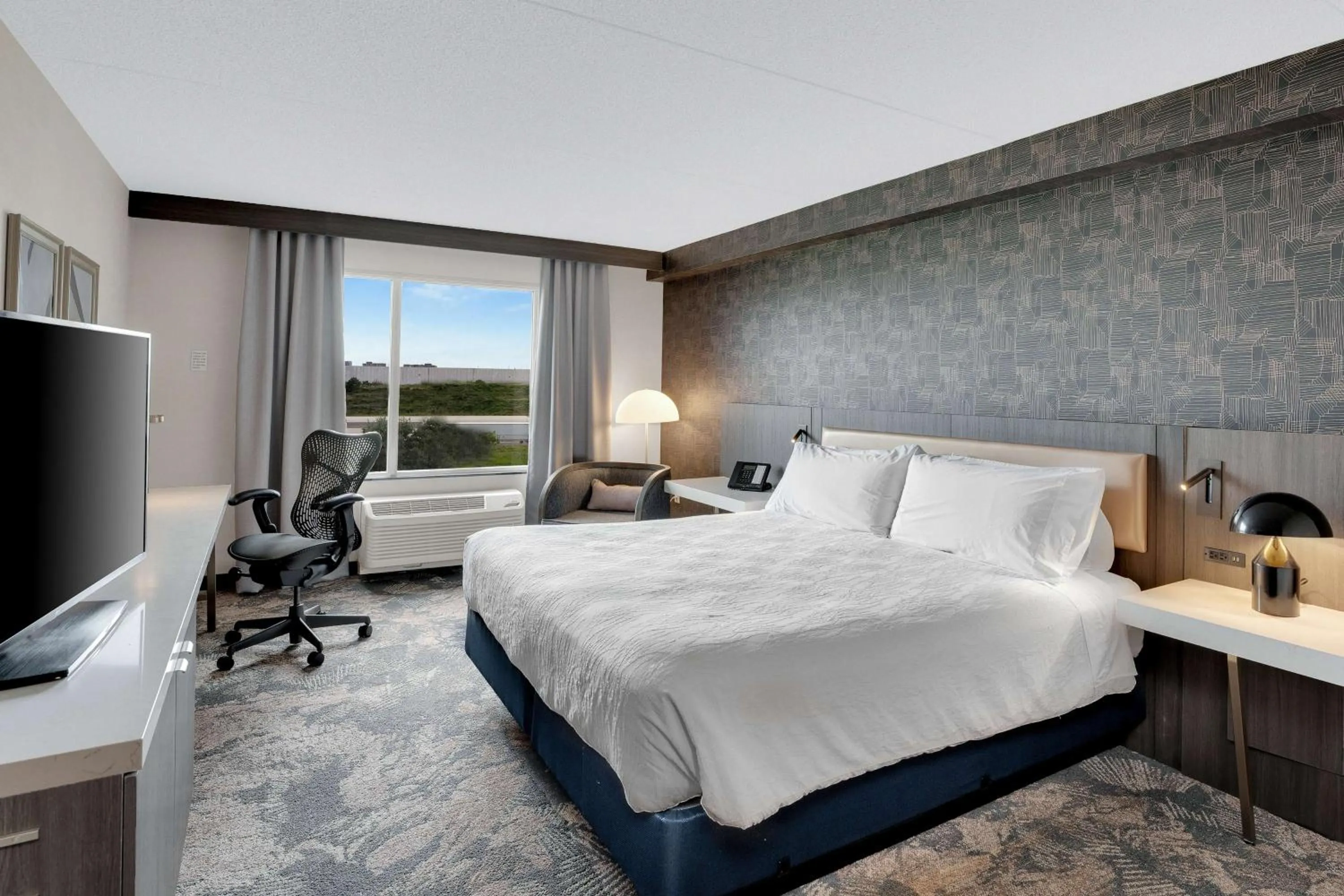 Bed in Hilton Garden Inn Toronto/Brampton