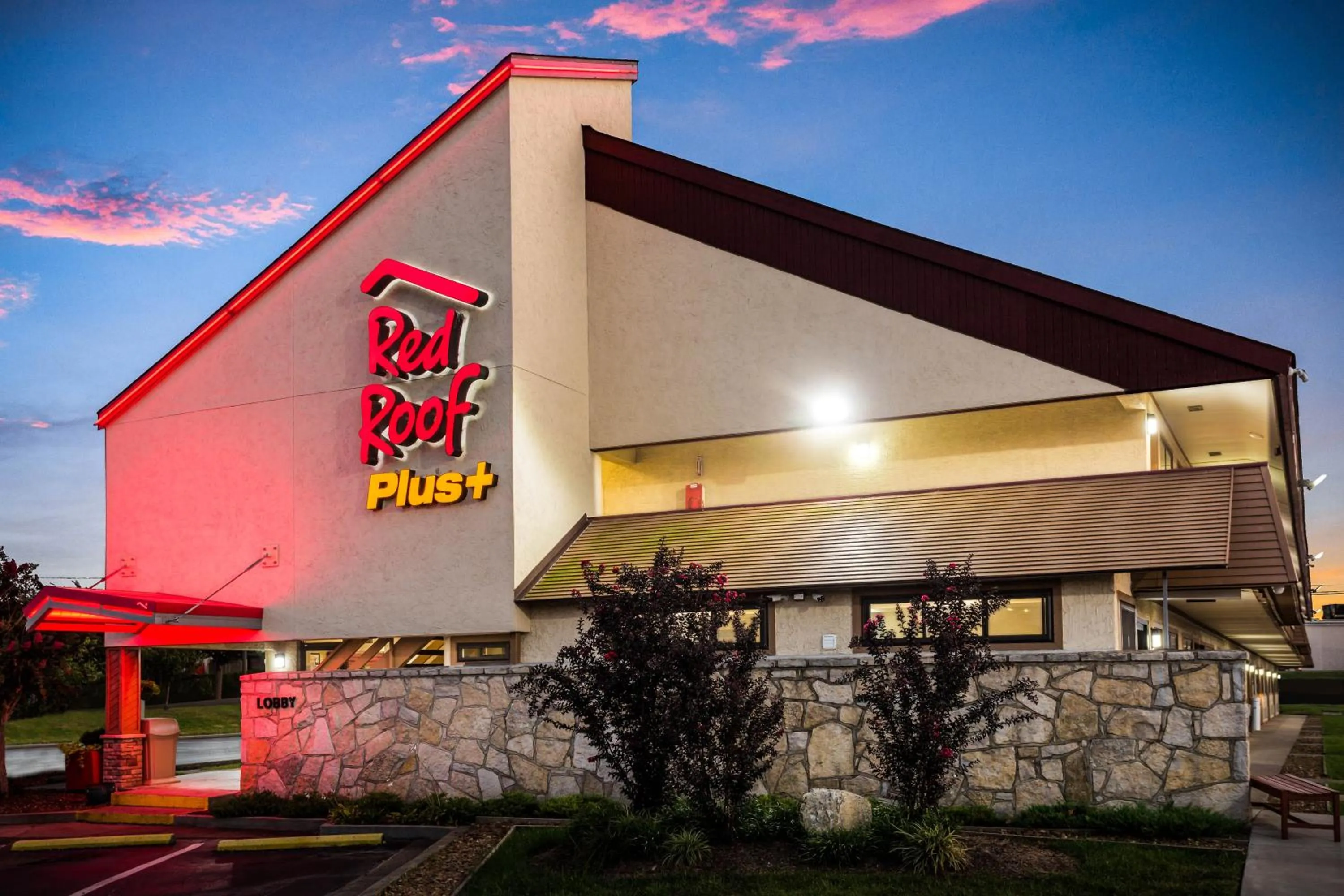 Property building in Red Roof Inn PLUS+ Nashville North Goodlettsville