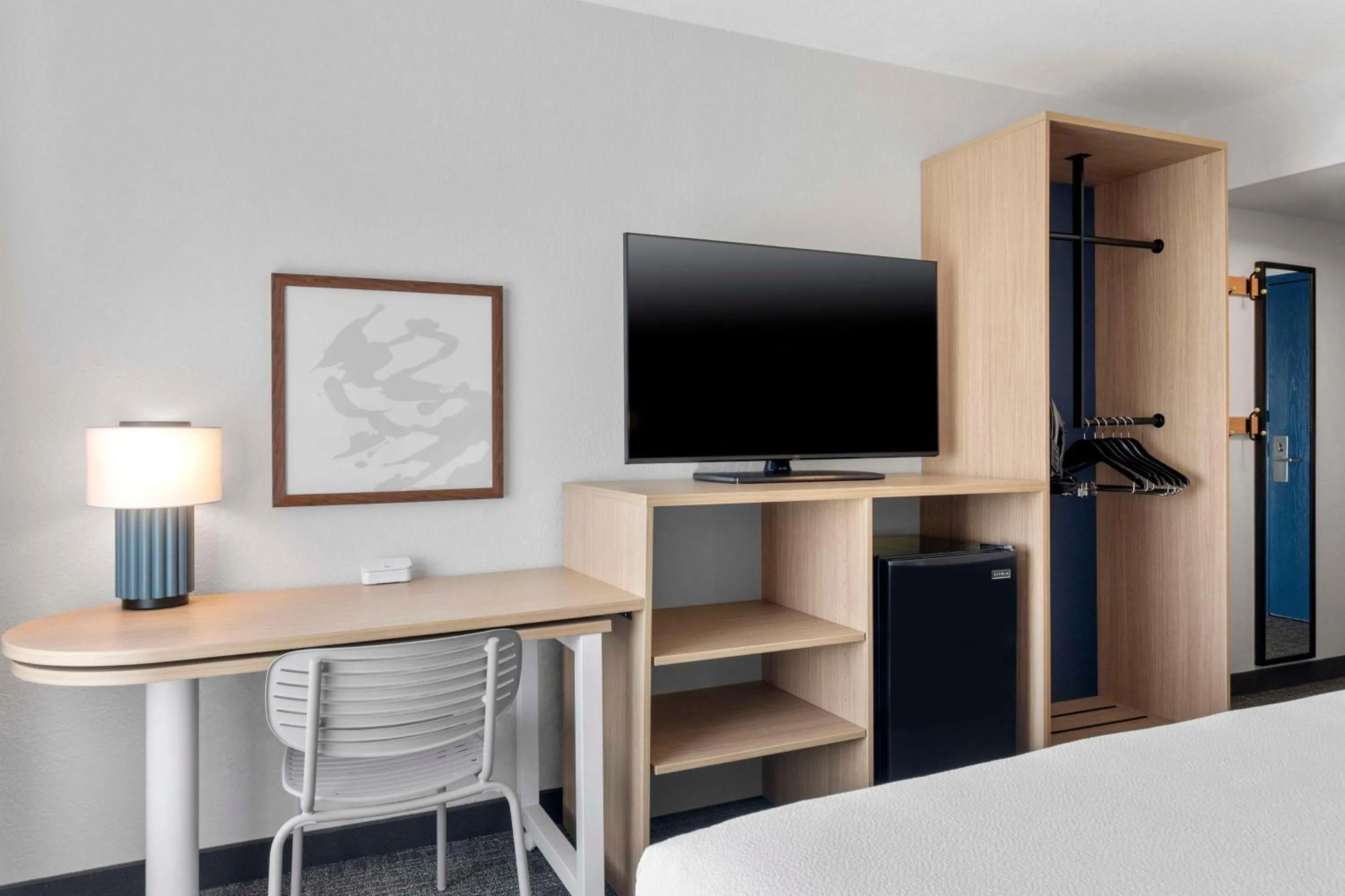Bedroom, Bed in Spark by Hilton Orlando near SeaWorld
