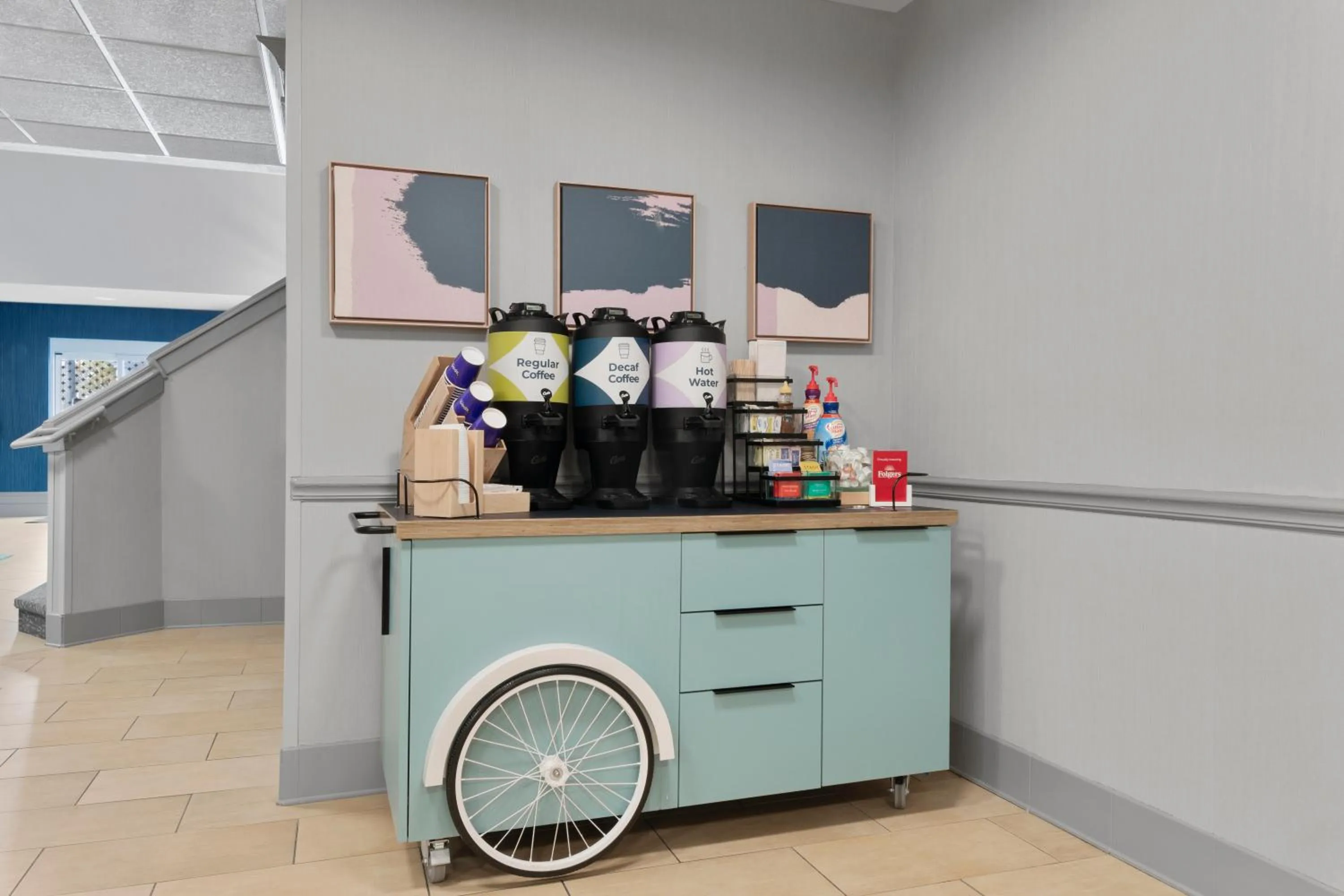 Coffee/tea facilities in Spark by Hilton Orlando near SeaWorld