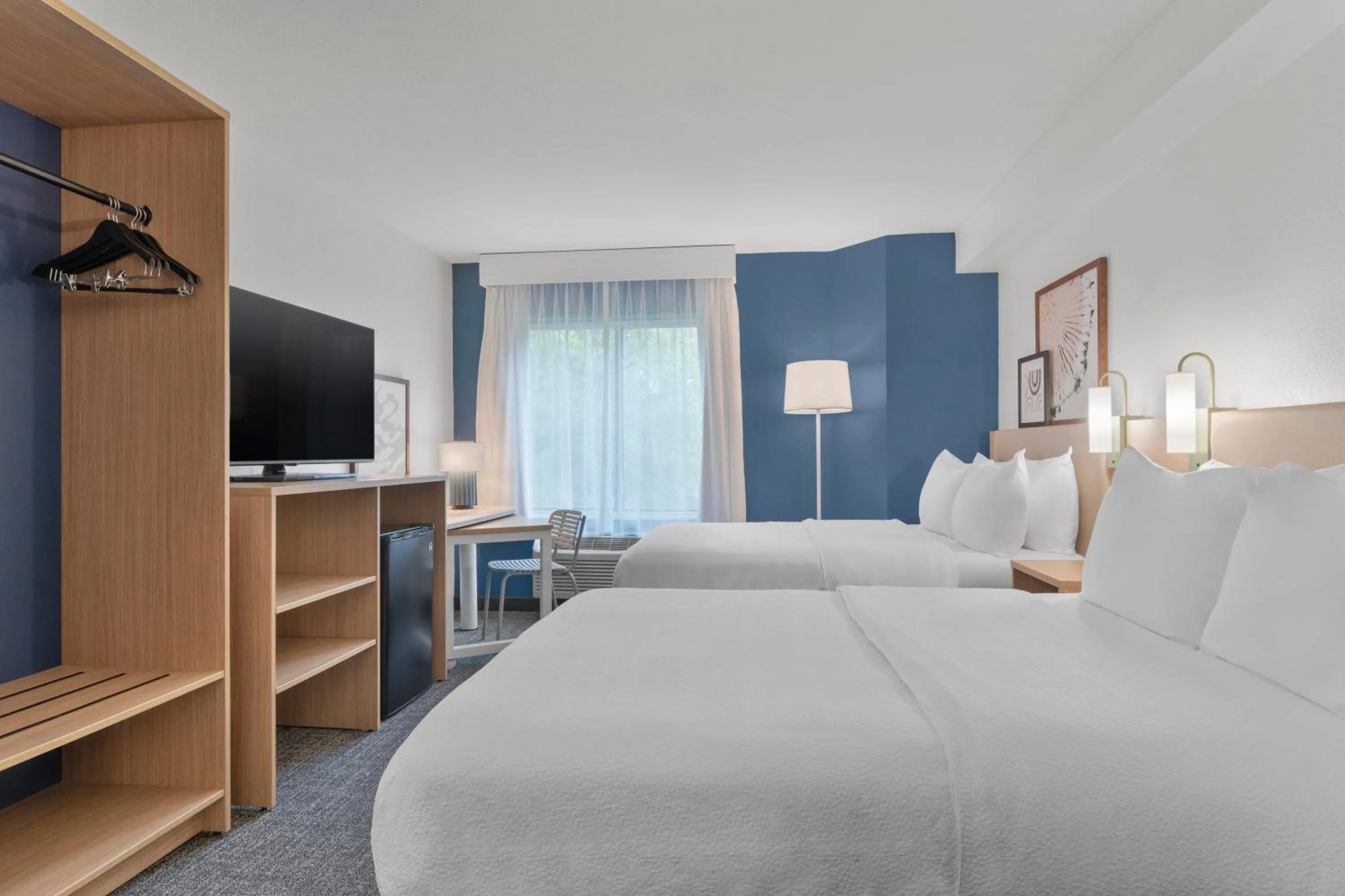 Bedroom, Bed in Spark by Hilton Orlando near SeaWorld