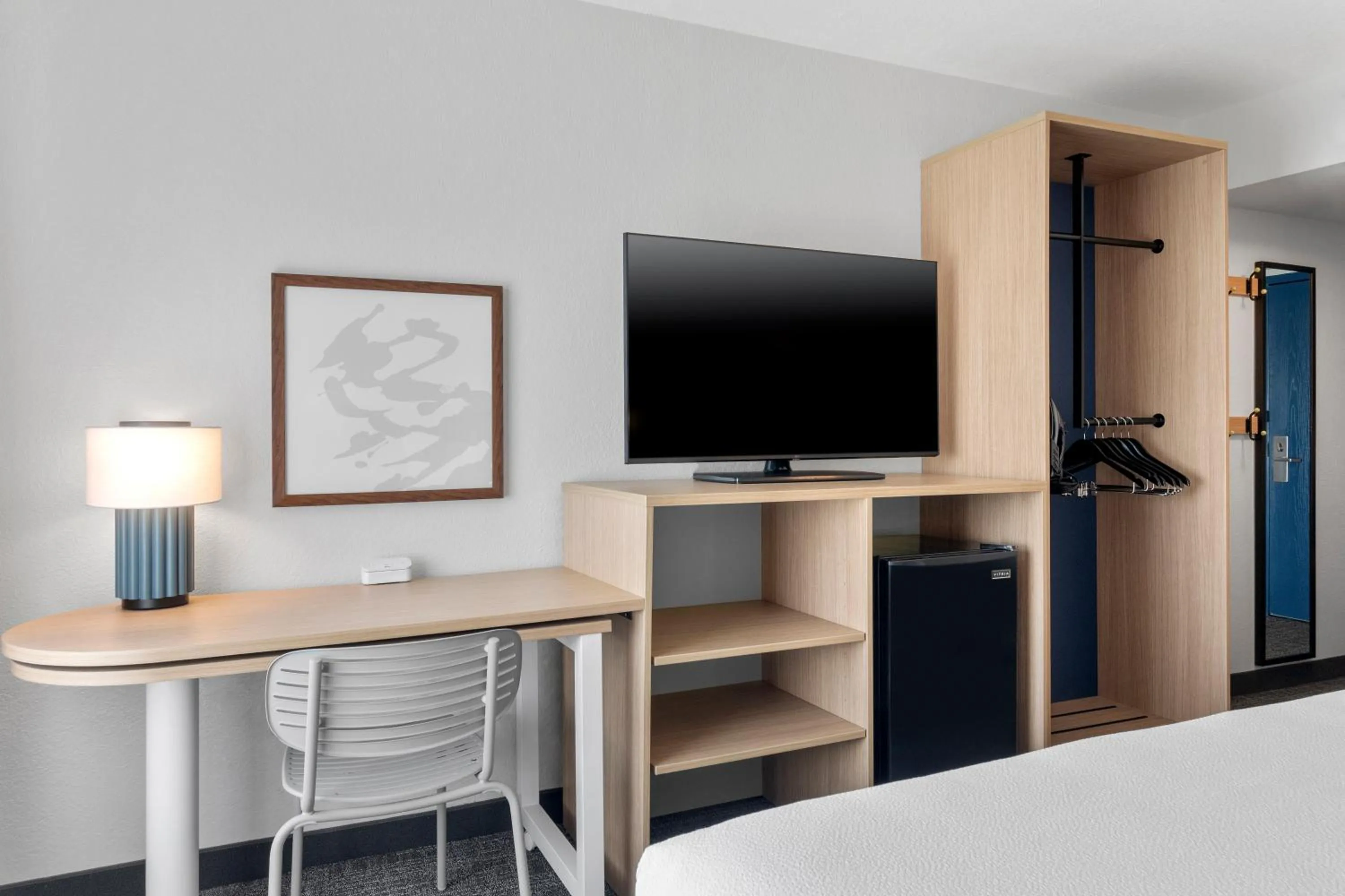 TV and multimedia, Bed in Spark by Hilton Orlando near SeaWorld