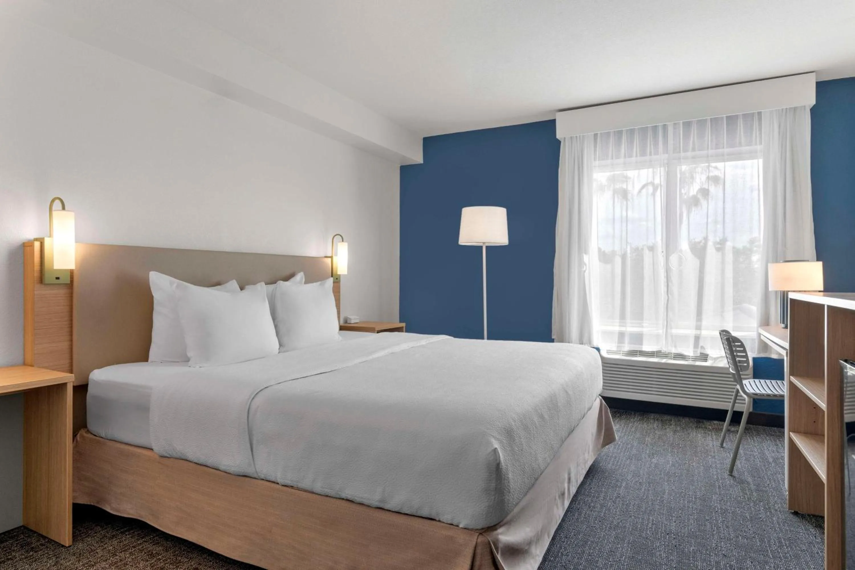 Bed in Best Western Orlando Theme Parks