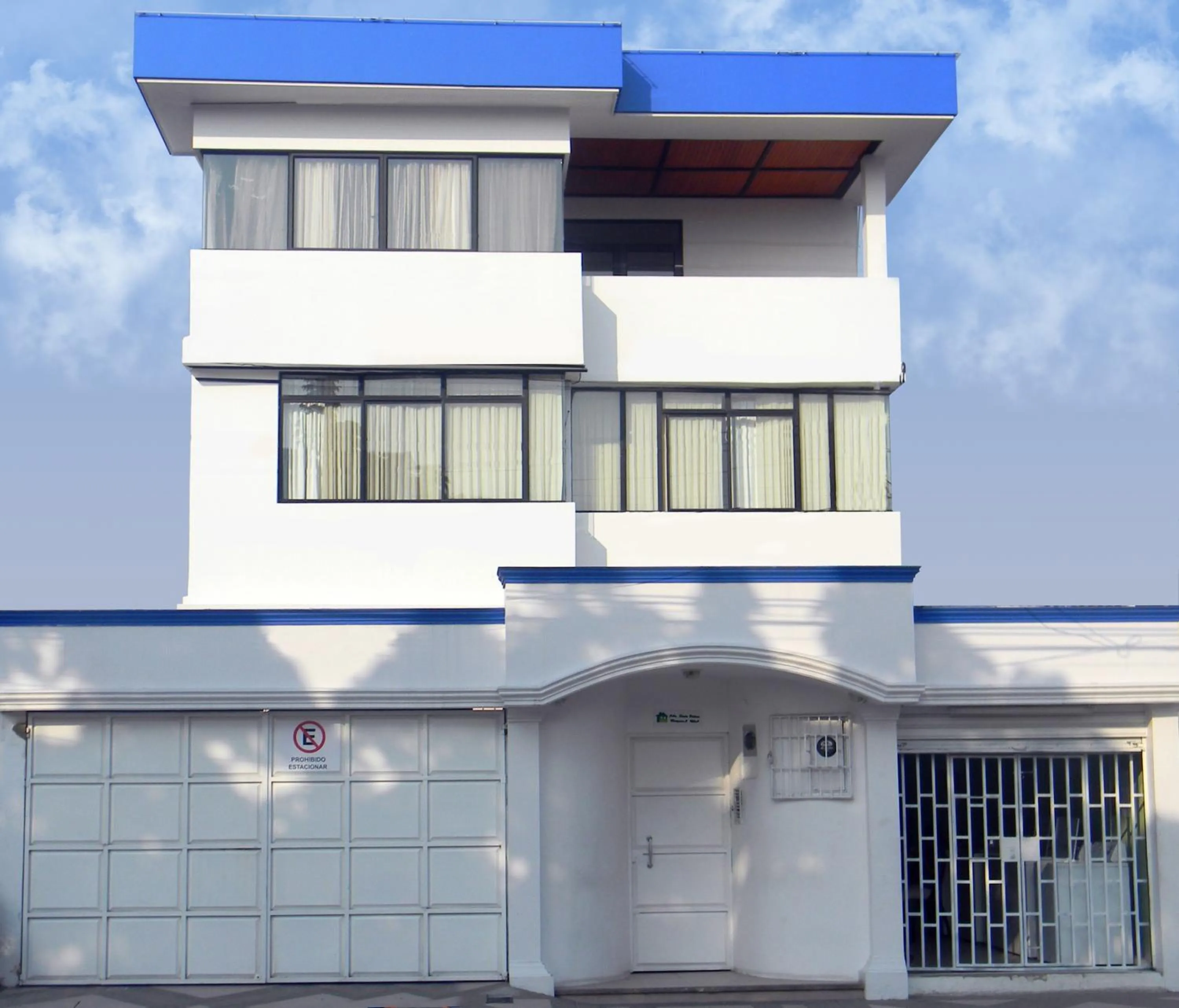 Facade/entrance in Hoteles en Guayaquil - Suites Guayaquil Cerca del Aeropuerto