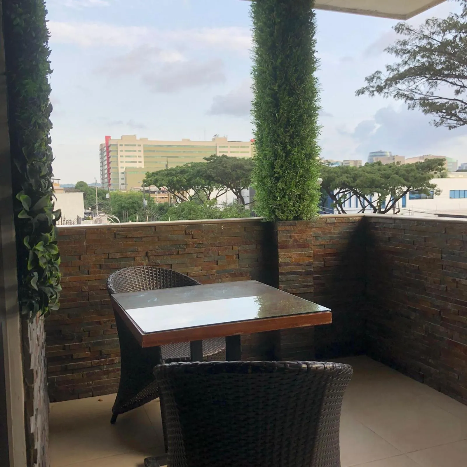 Balcony/Terrace in Hoteles en Guayaquil - Suites Guayaquil Cerca del Aeropuerto