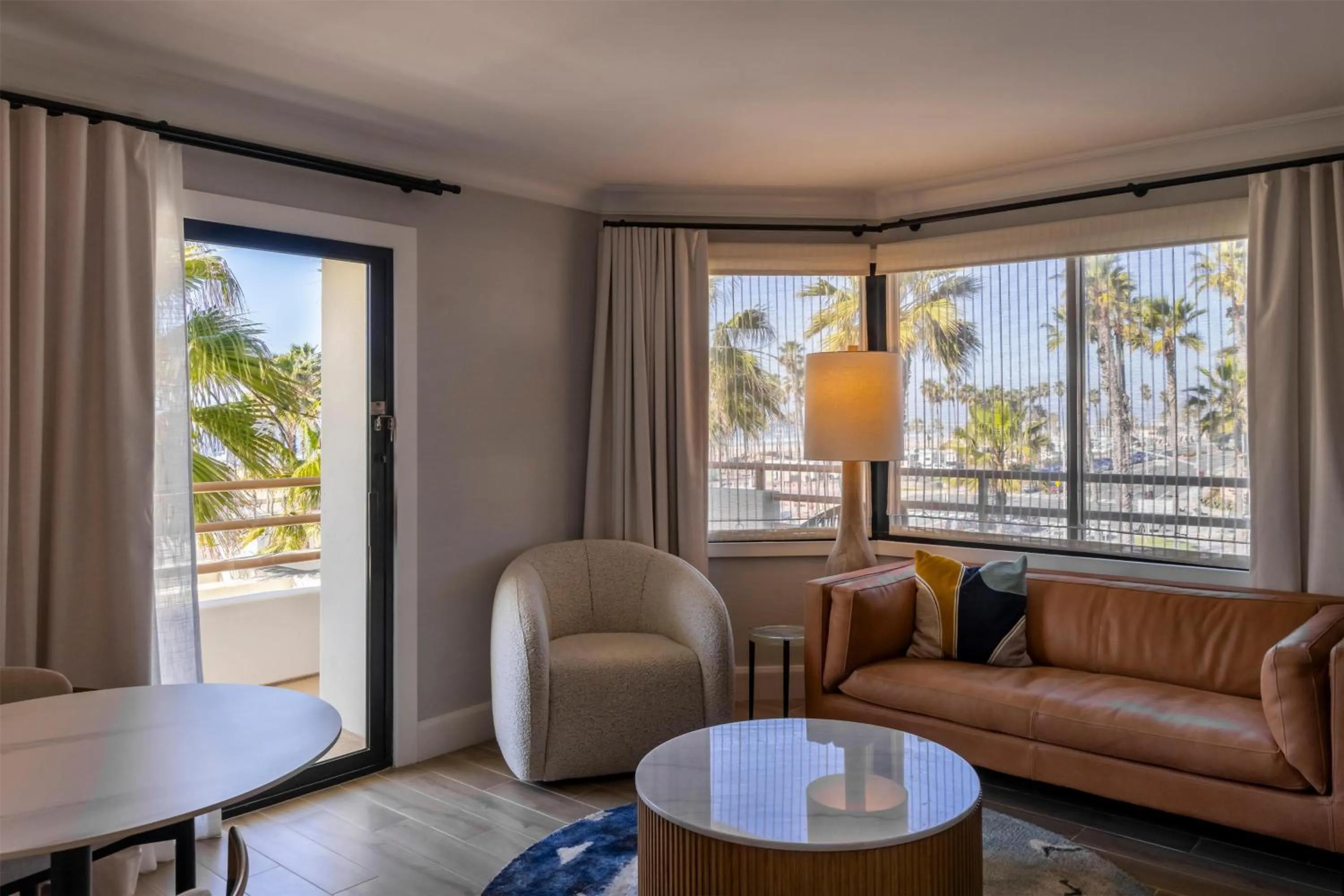 Living room in The Waterfront Beach Resort, A Hilton Hotel