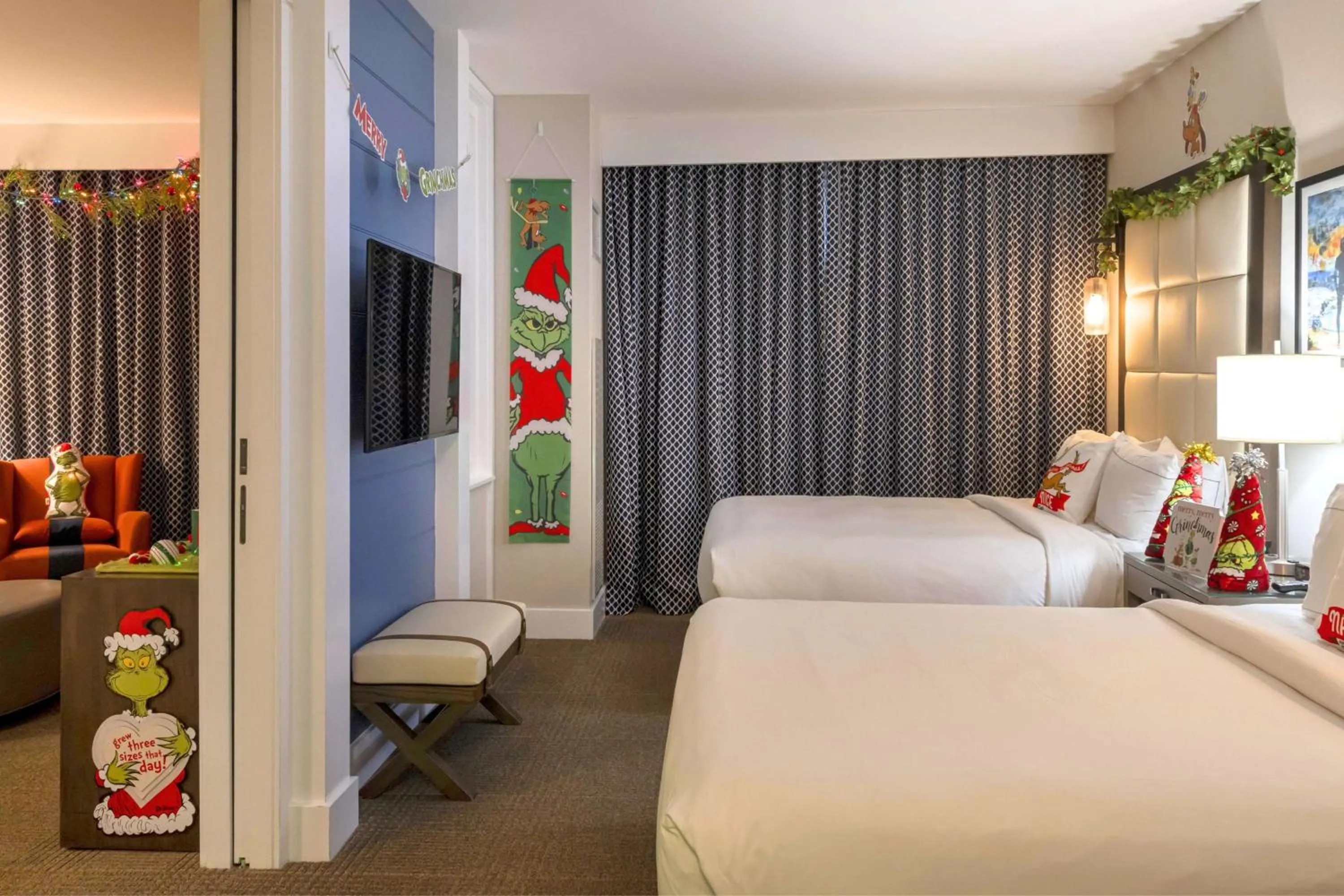 Bed in The Waterfront Beach Resort, A Hilton Hotel