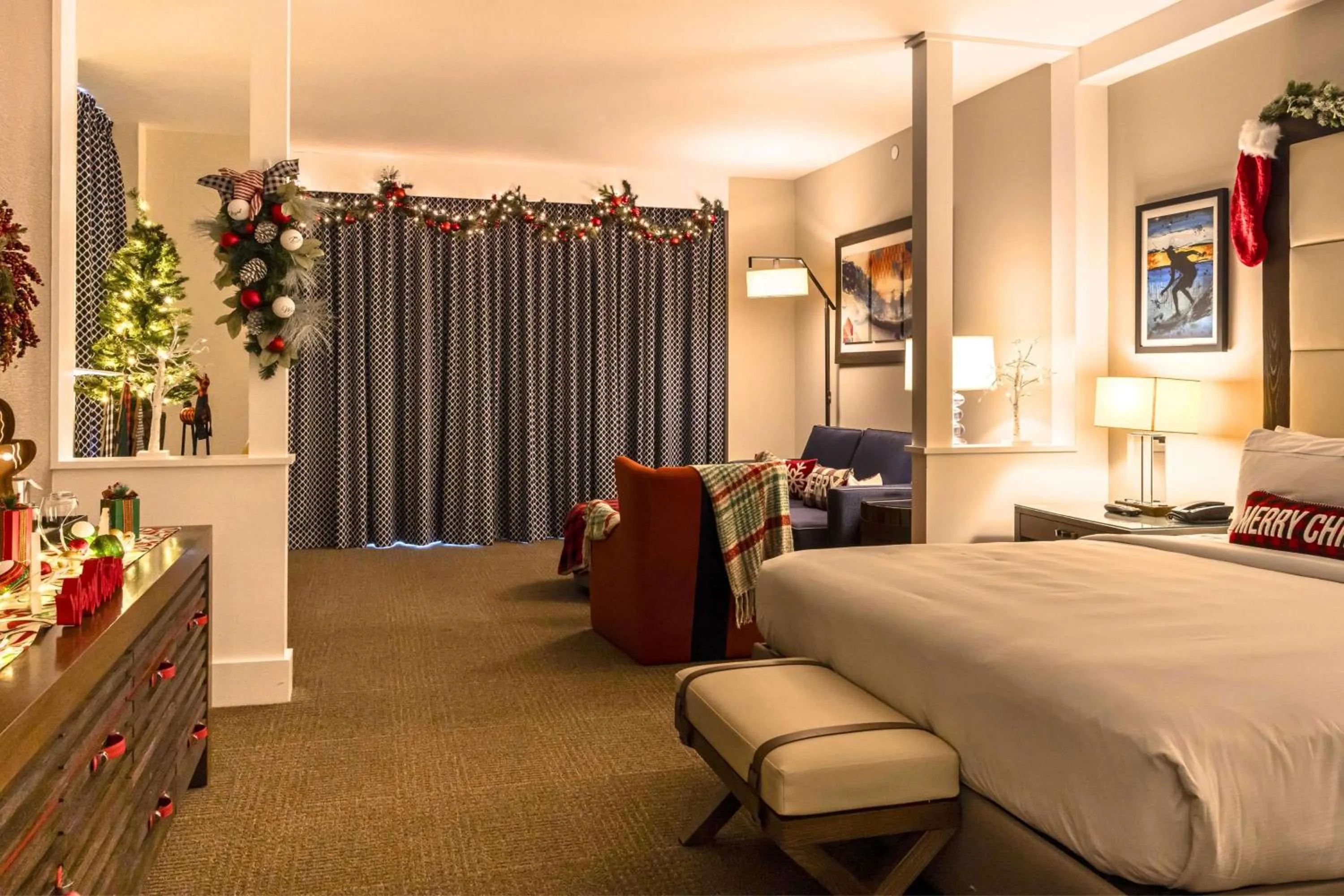 Bed in The Waterfront Beach Resort, A Hilton Hotel