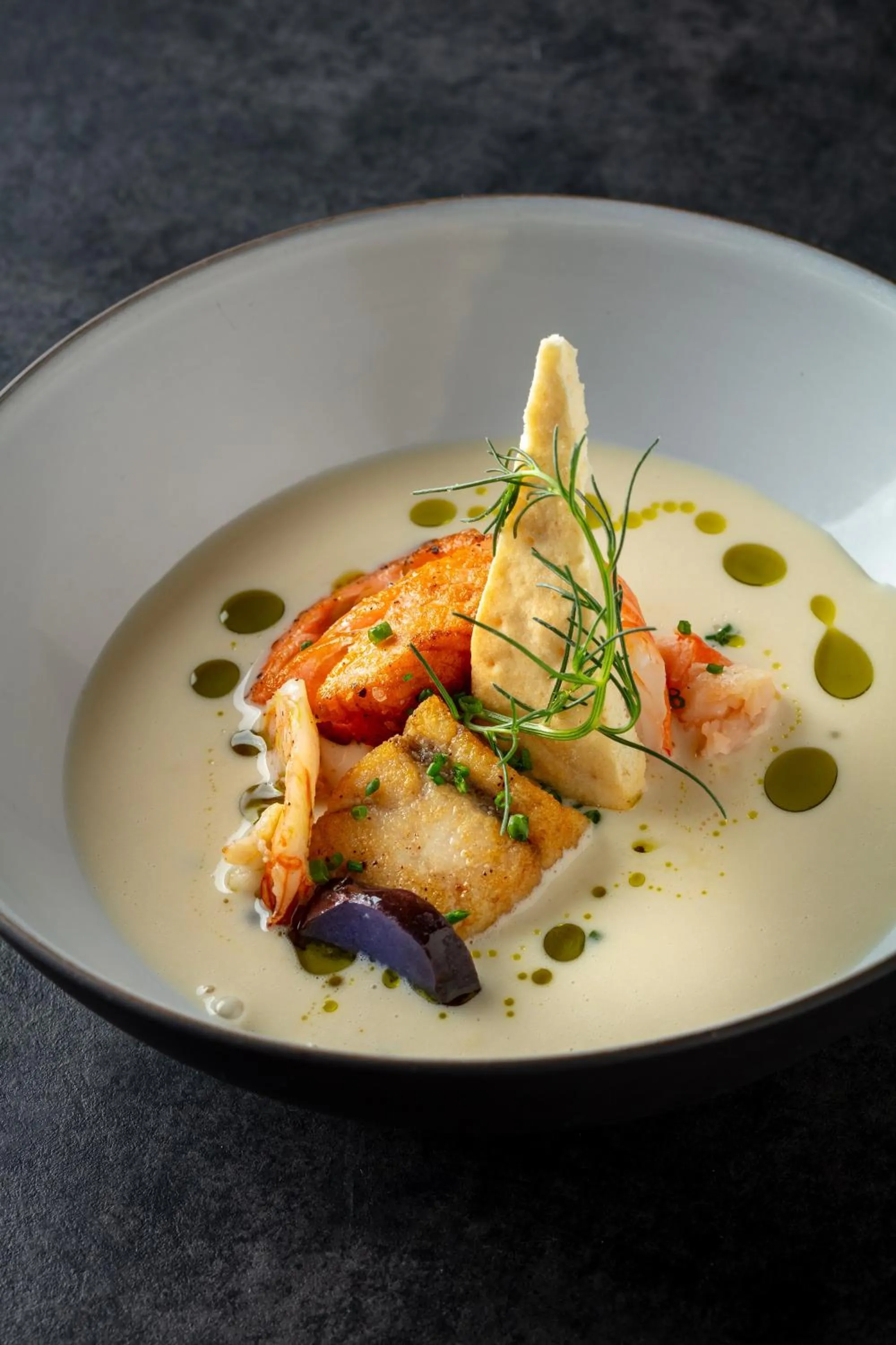 Restaurant/places to eat in The Waterfront Beach Resort, A Hilton Hotel