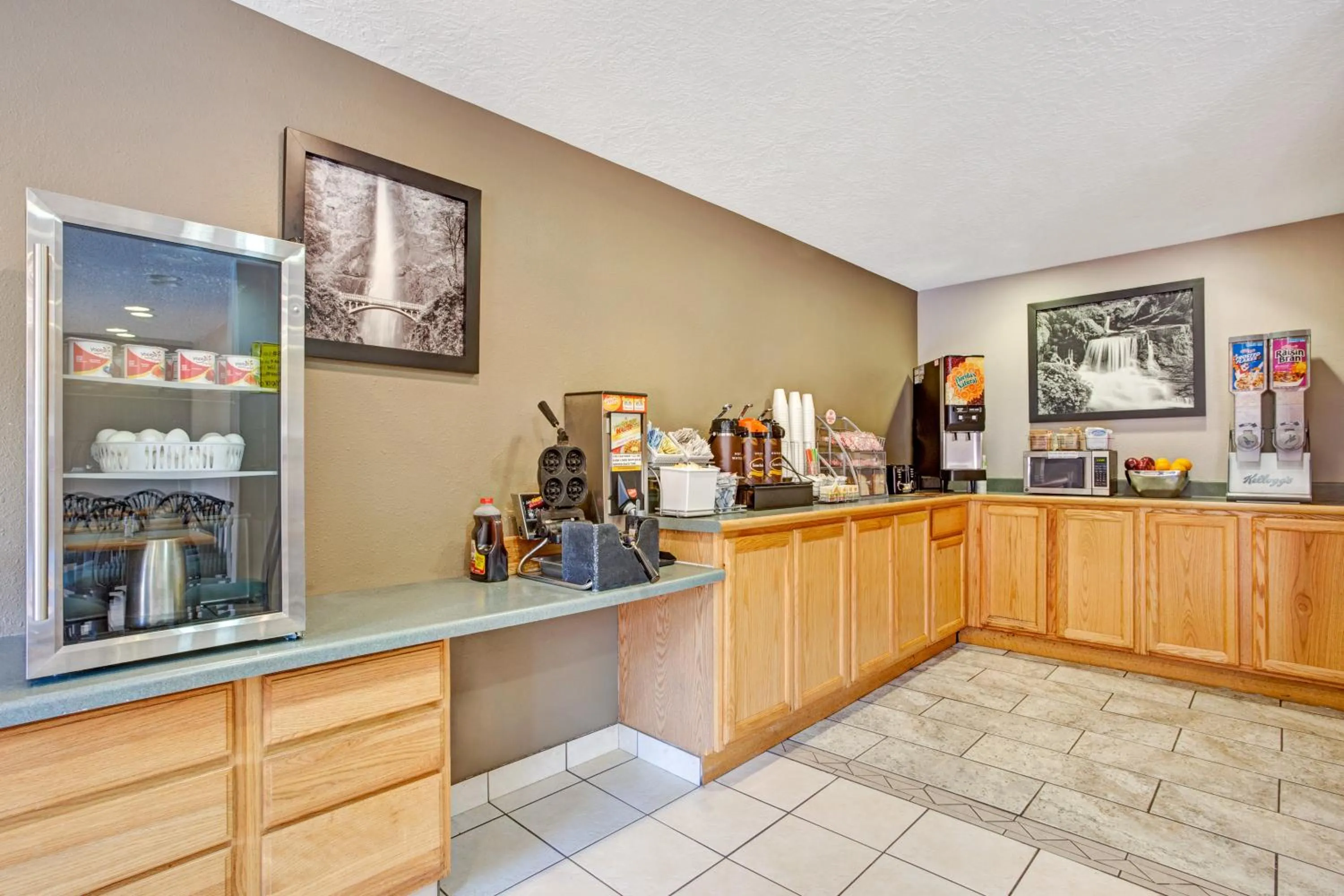 Continental breakfast in Super 8 by Wyndham Albany