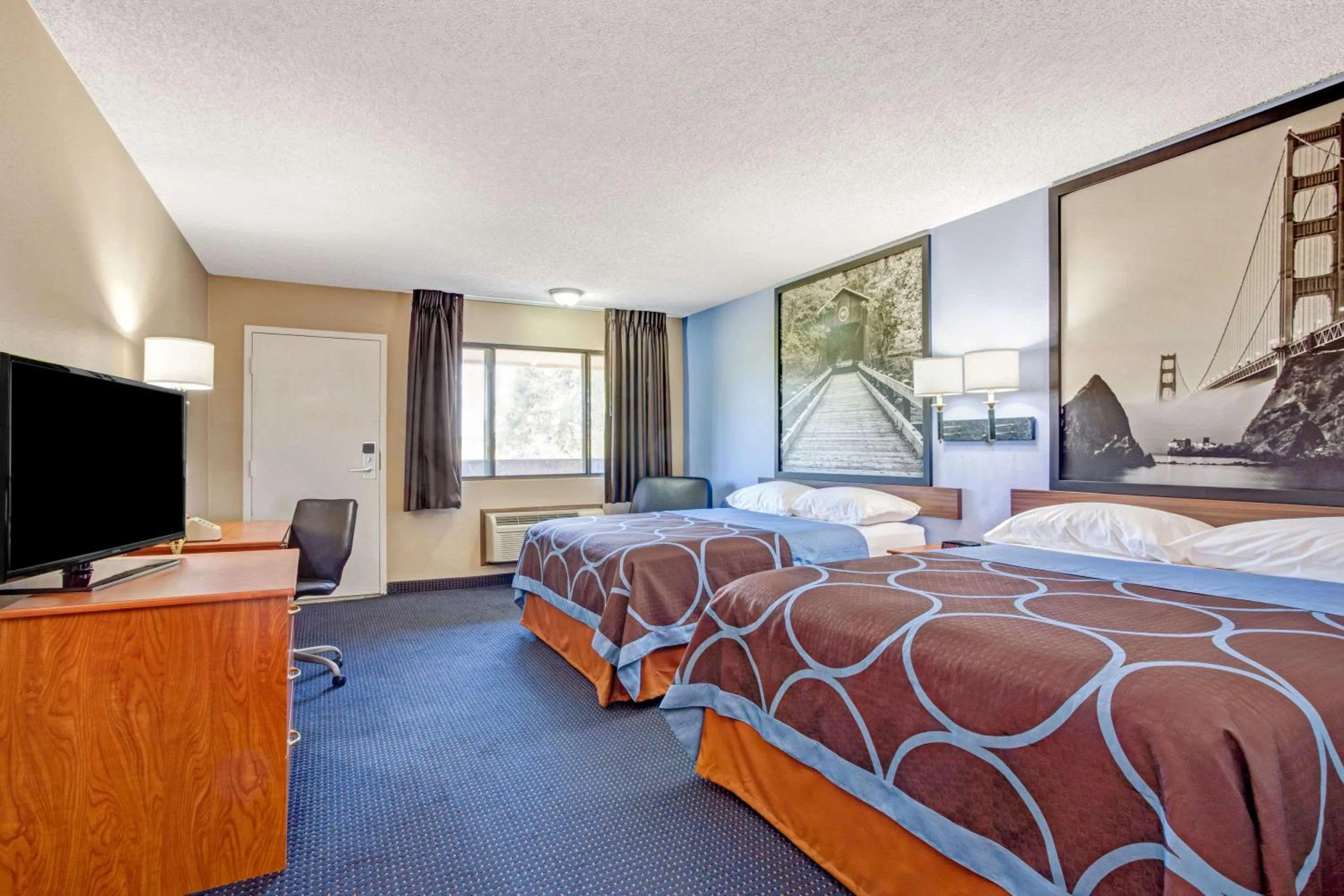 Photo of the whole room, Bed in Super 8 by Wyndham Albany