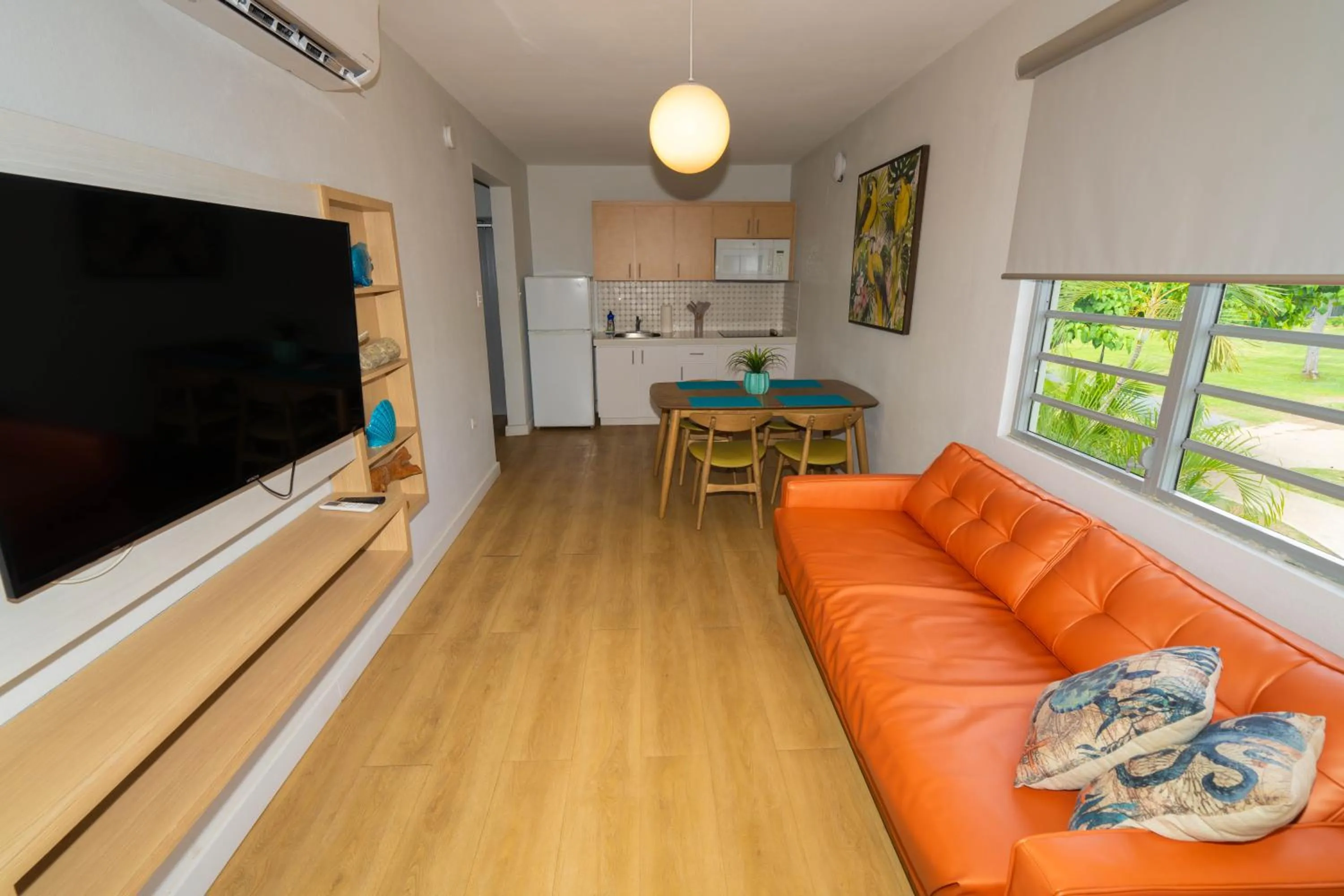 Communal lounge/ TV room in Rincon of the Seas Grand Caribbean Hotel