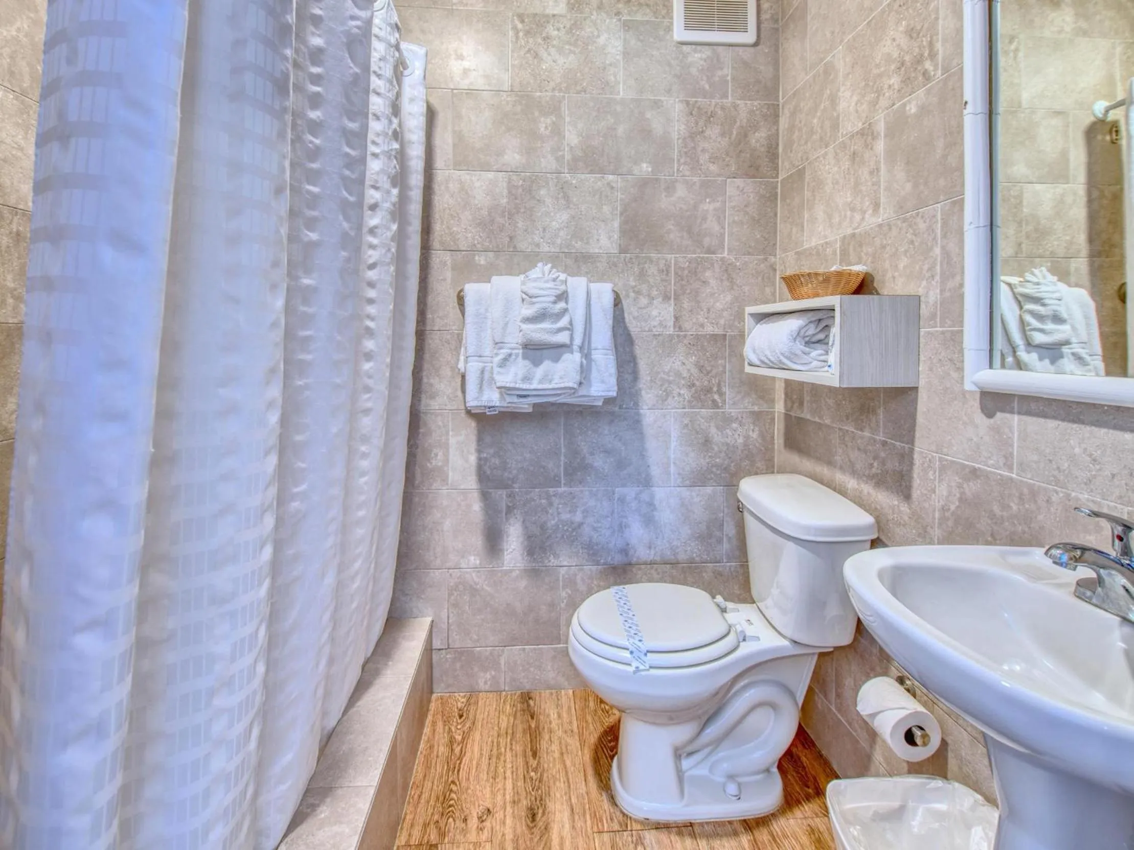 Shower in Rincon of the Seas Grand Caribbean Hotel