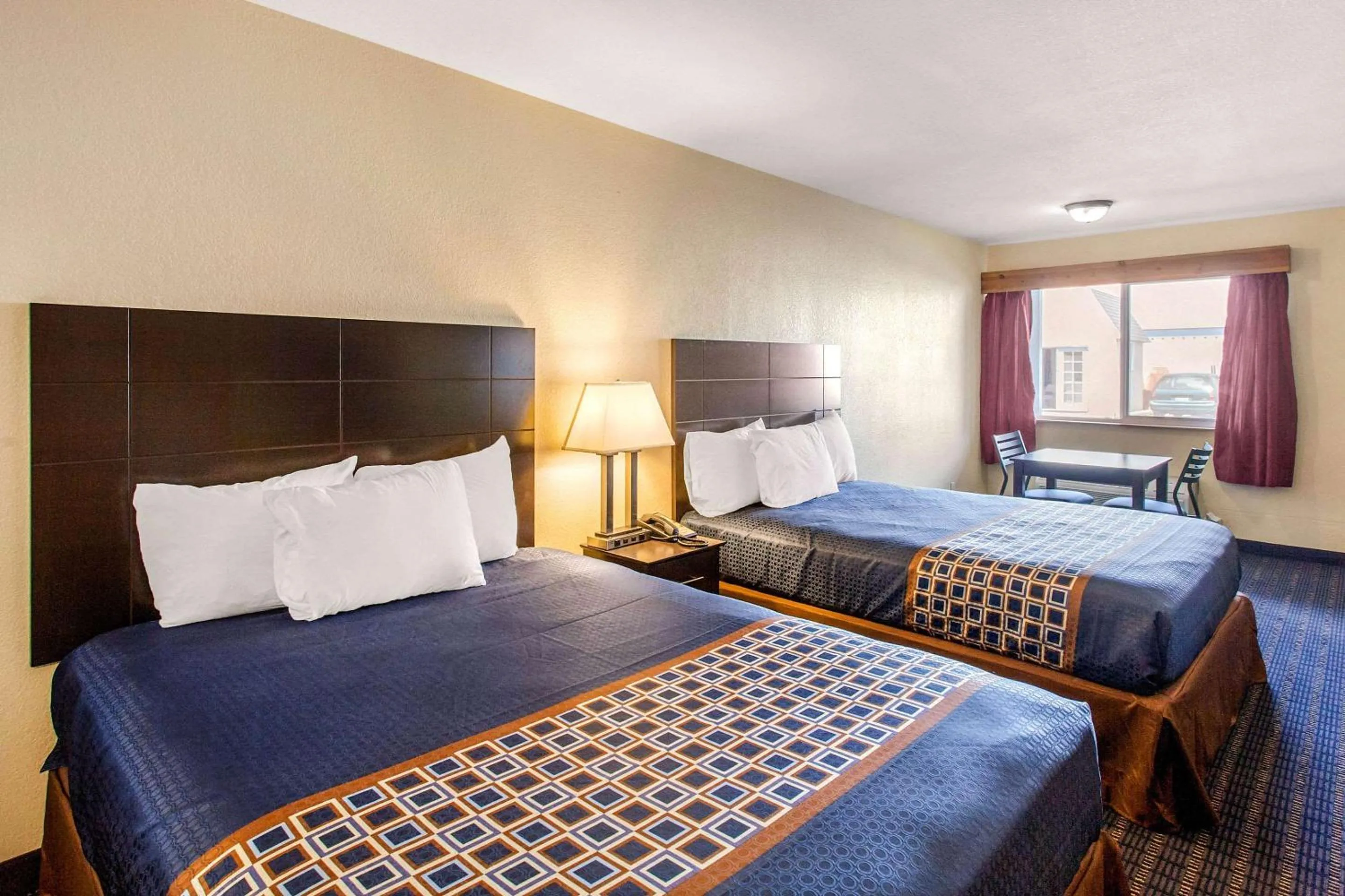 Bedroom, Bed in Rodeway Inn Coeur d'Alene